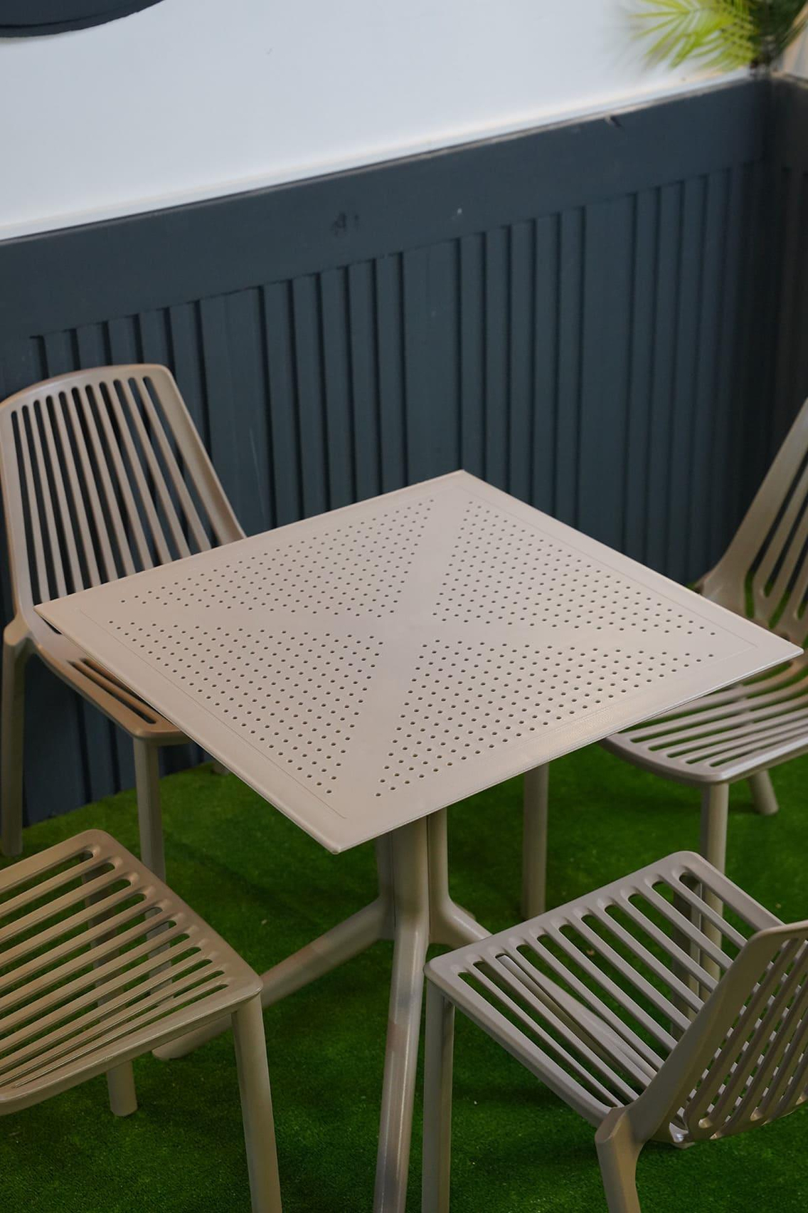 Alezy Jüpiter Masa Takımı 70x70 cm Masa 4 Adet Sandalye