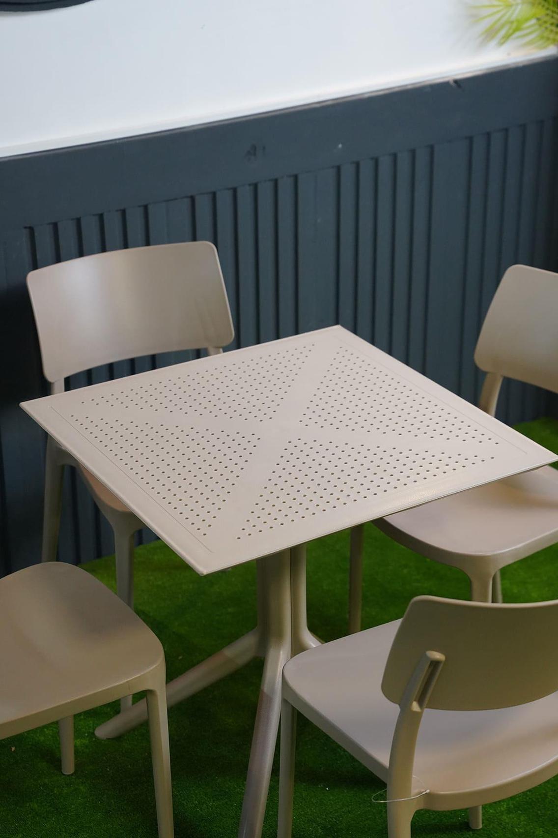 Alezy Nicomedia Masa Takımı 70x70cm Masa 4 Adet Sandalye