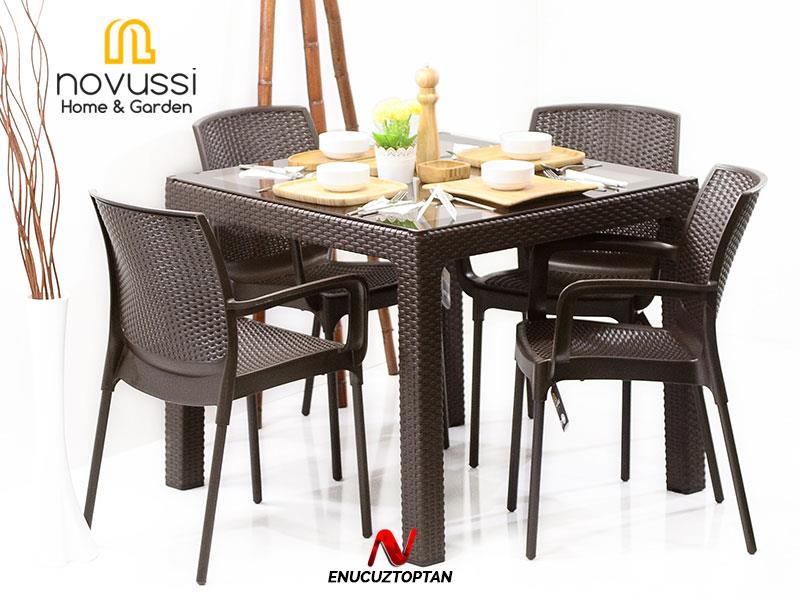 Novussi R003 Rattan Camlı Kare Masa + 4 Adet R008 Sunset Rattan Koltuk | ID1234