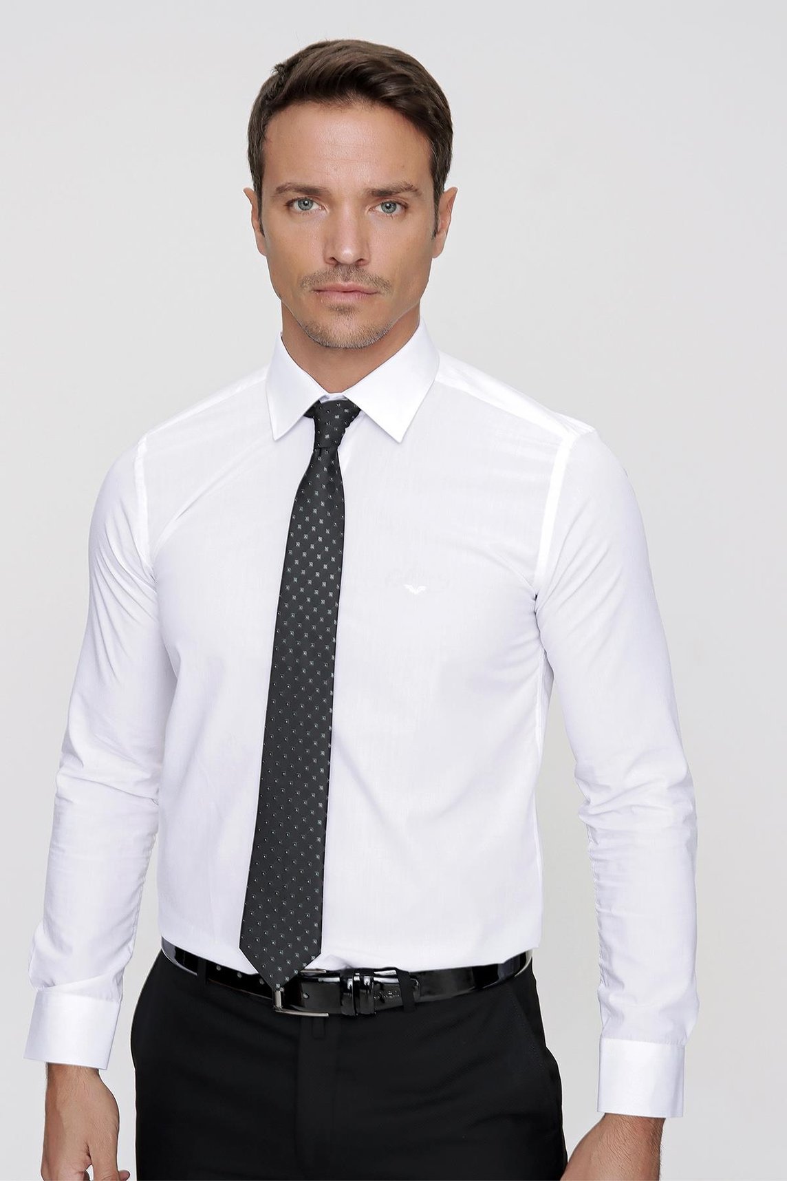 Erkek Beyaz Slim Fit Dar Kesim Düz Sert Yaka Uzun Kollu Gömlek