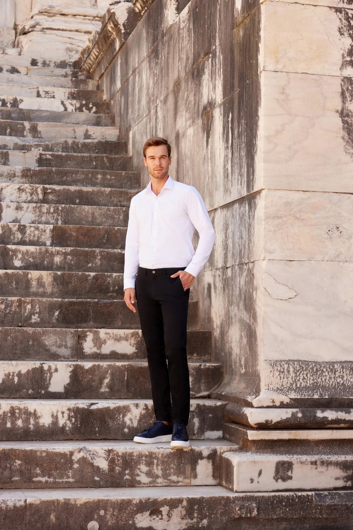 Erkek Beyaz Slim Fit Dar Kesim Düz Sert Yaka Uzun Kollu Gömlek