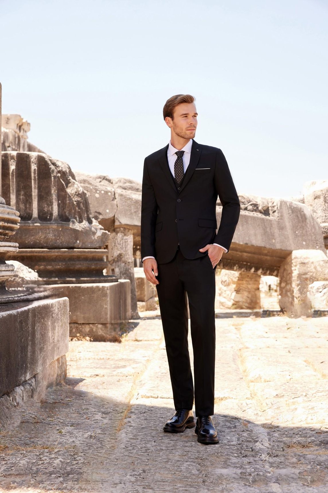 Siyah Yelekli Jakarlı Slim Fit Dar Kesim 6 Drop Erkek Takım Elbise