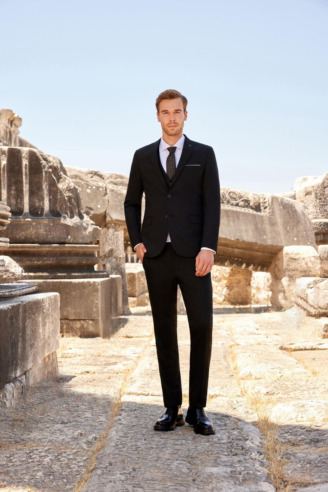 Siyah Yelekli Jakarlı Slim Fit Dar Kesim 6 Drop Erkek Takım Elbise