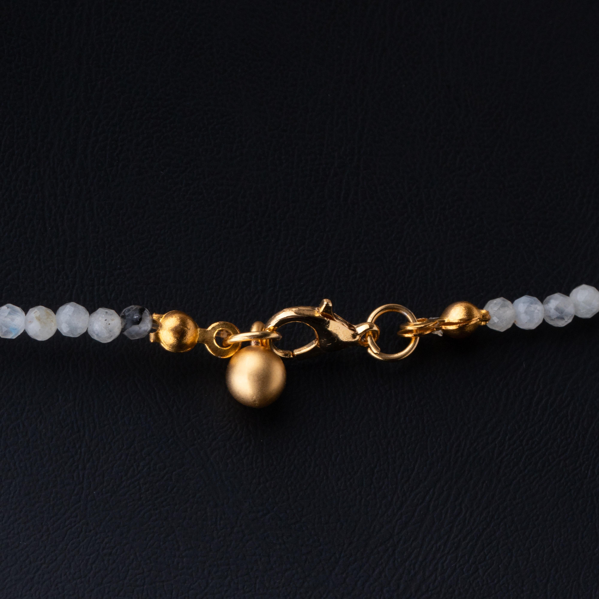 Ay Taşı Enerjisi ve İnci Şıklığı Doğal Taş Kolye