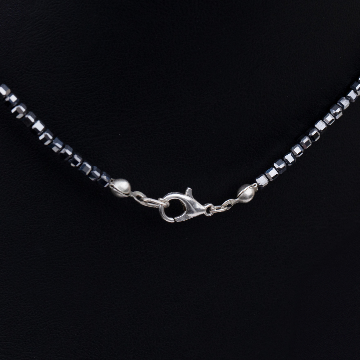 Saf İnci ve Hematit Dengesi Doğal Taş Kolye