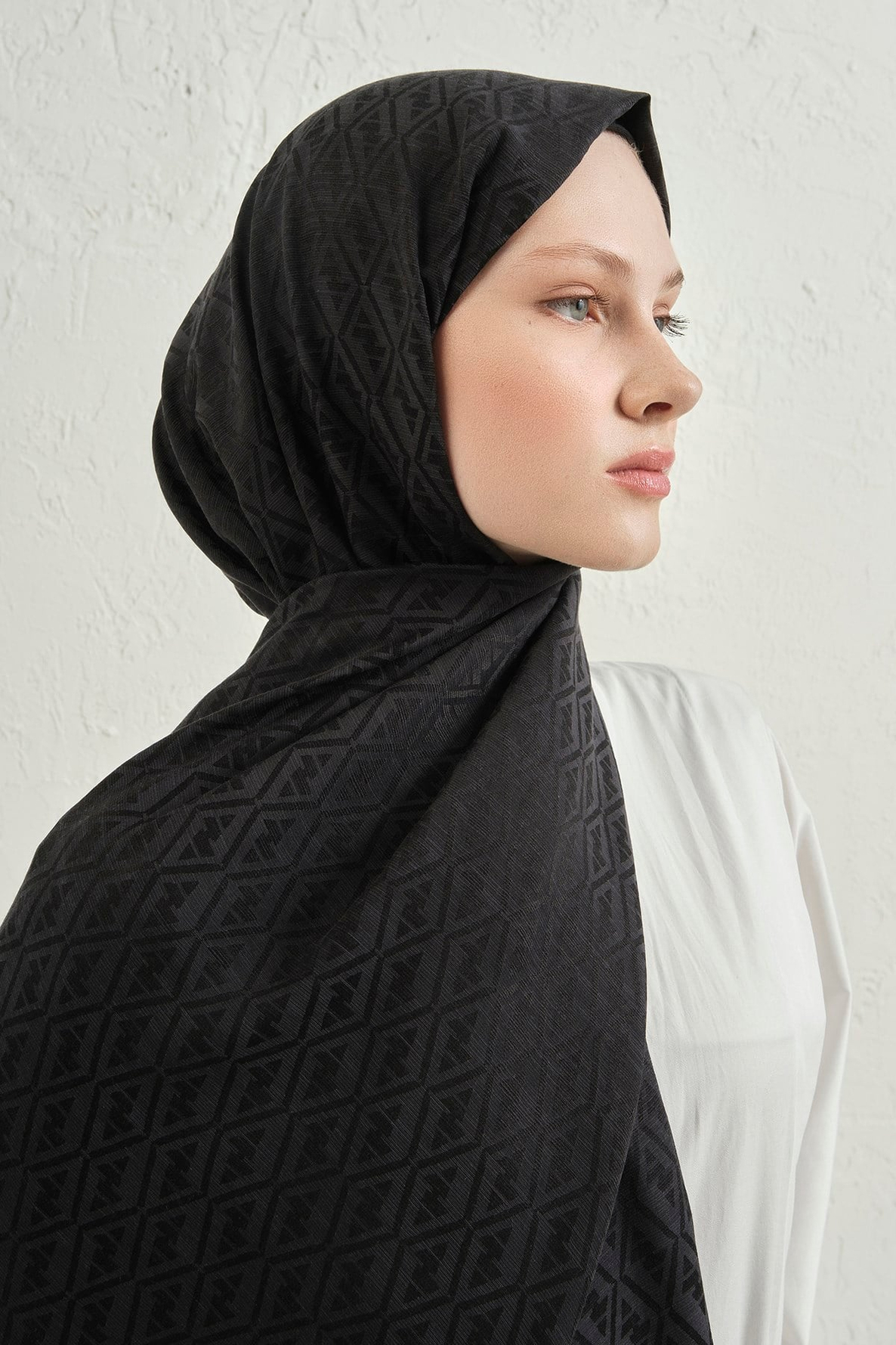 Armine Elegance İpek Pamuk Monogram Şal 01