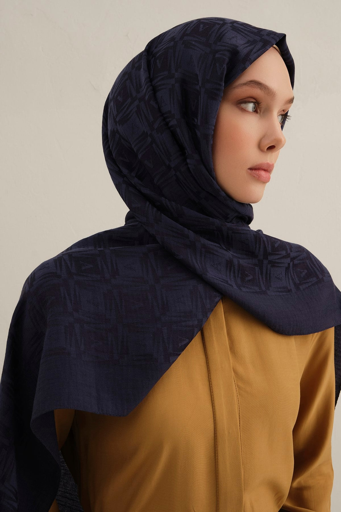 Armine Lyocell Naia Kare Monogram Şal 6 02