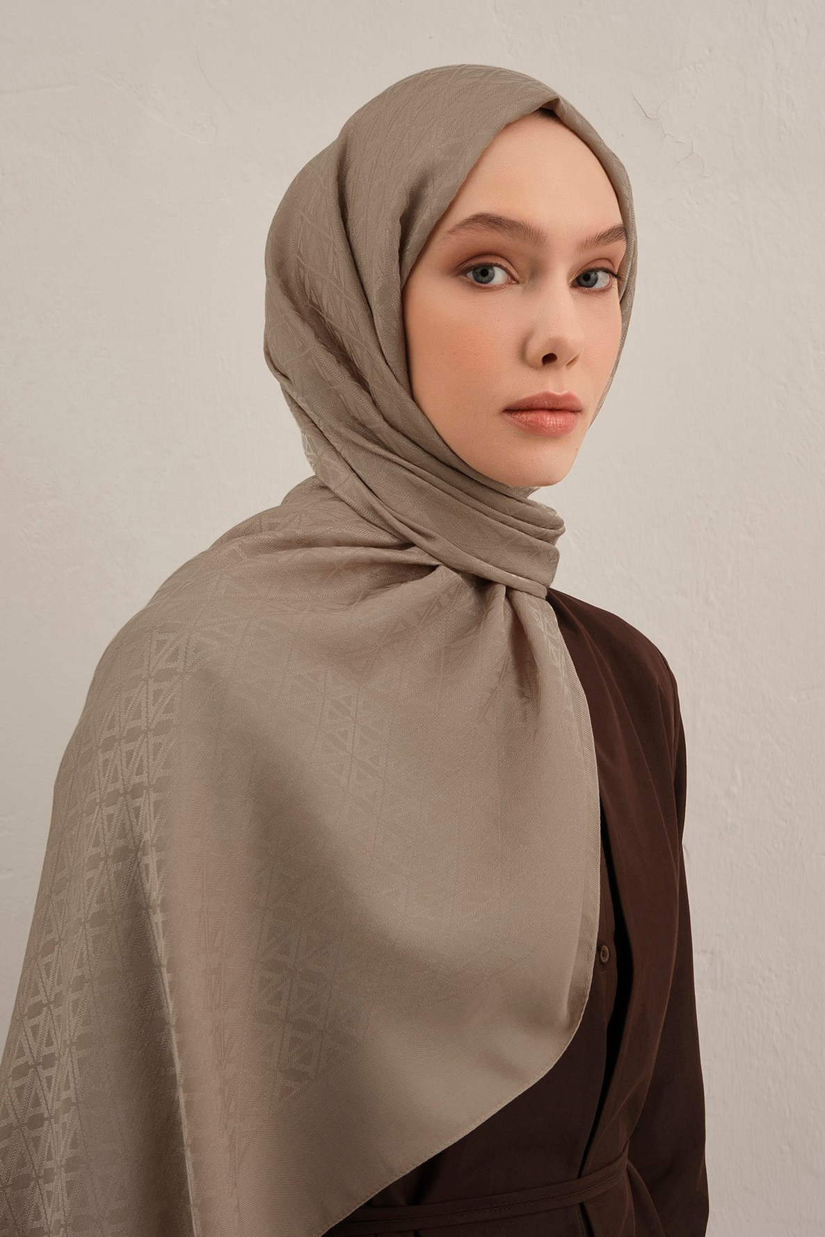 Armine Lyocell Naia Üçgen Monogram Şal 5 07