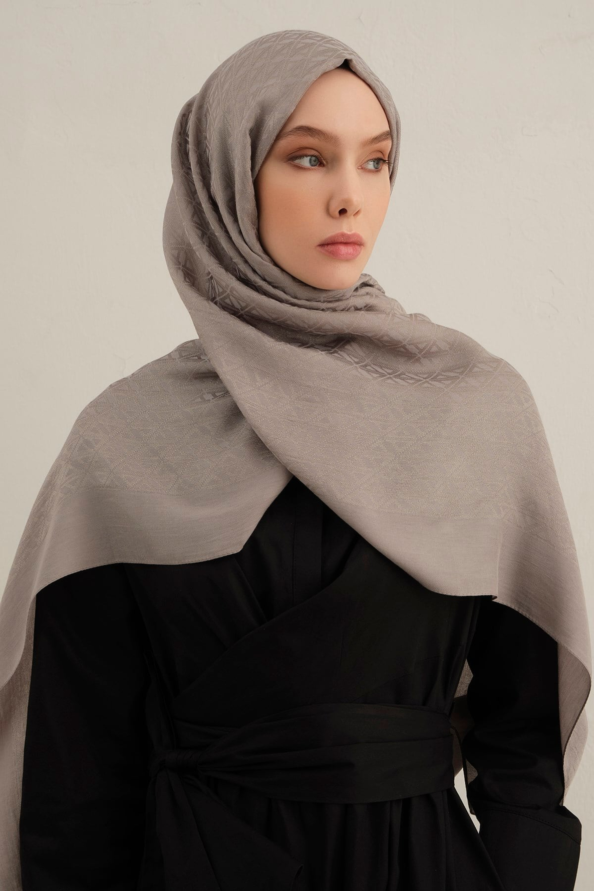 Armine Lyocell Naia Üçgen Monogram Şal 5 20