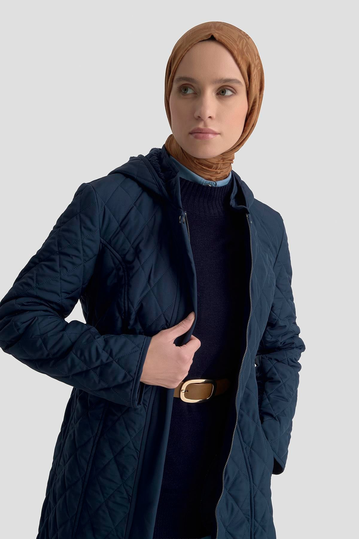ARMİNE TREND Baklava Desenli Boydan Fermuarlı Kemerli Kapitone Lacivert 25KT706