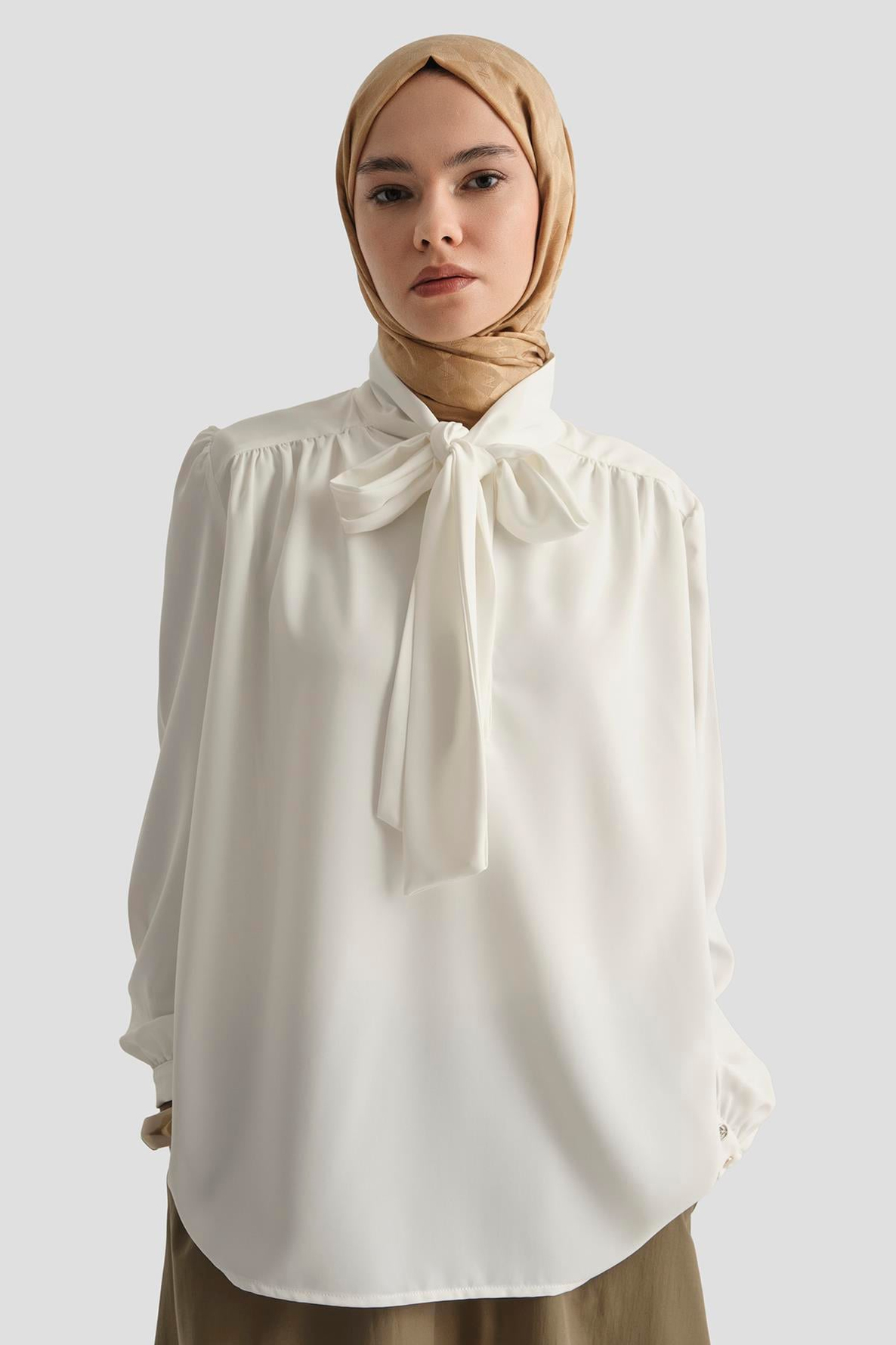ARMİNE TREND Boyun Kurdele Desenli Tunik-Ekru 25YT303