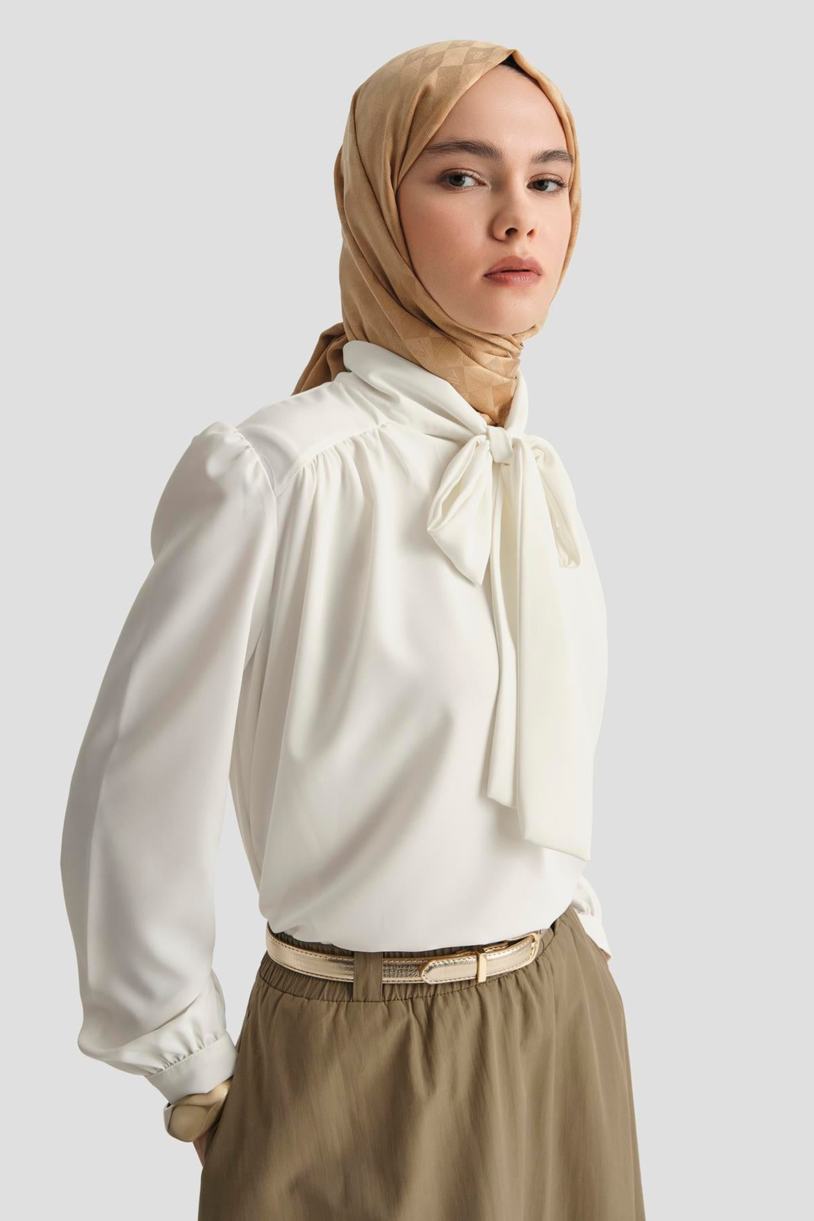 ARMİNE TREND Boyun Kurdele Desenli Tunik-Ekru 25YT303