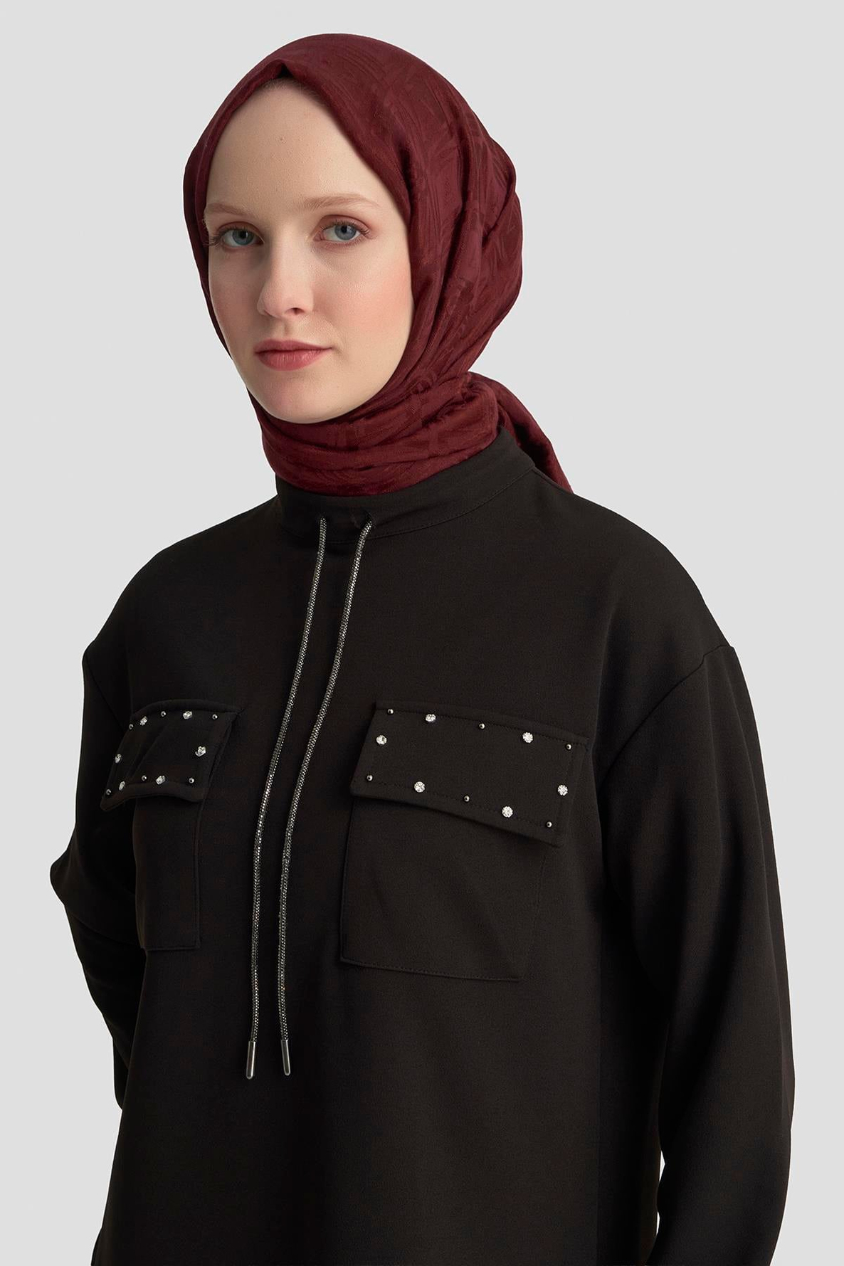 ARMİNE TREND Cep Kapağı Taş Detaylı Taşlı Bağcıklı Crep Tunik Siyah 25KT451