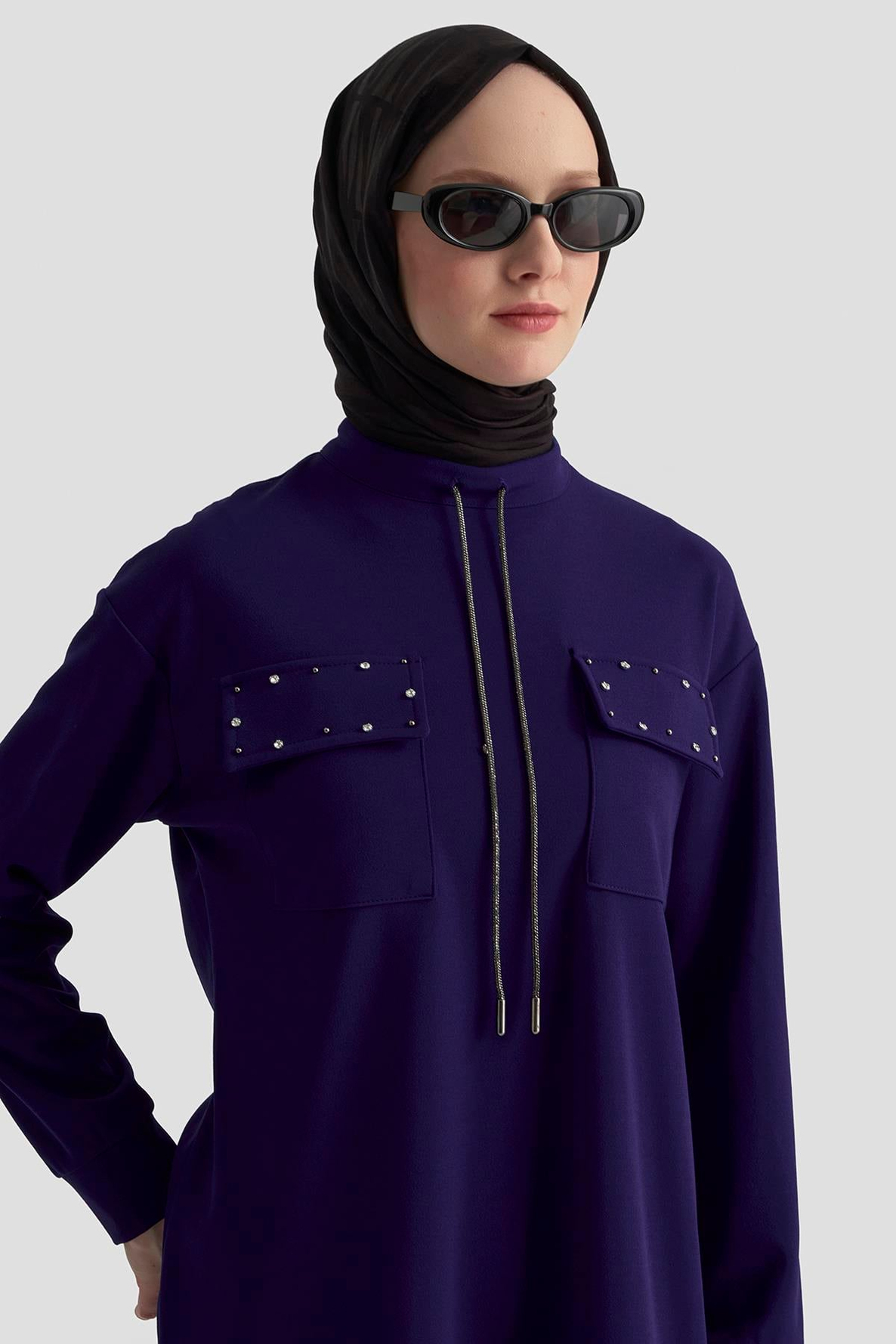 ARMİNE TREND Cep Kapağı Taş Detaylı Taşlı Bağcıklı Crep Tunik Morcivert 25KT451