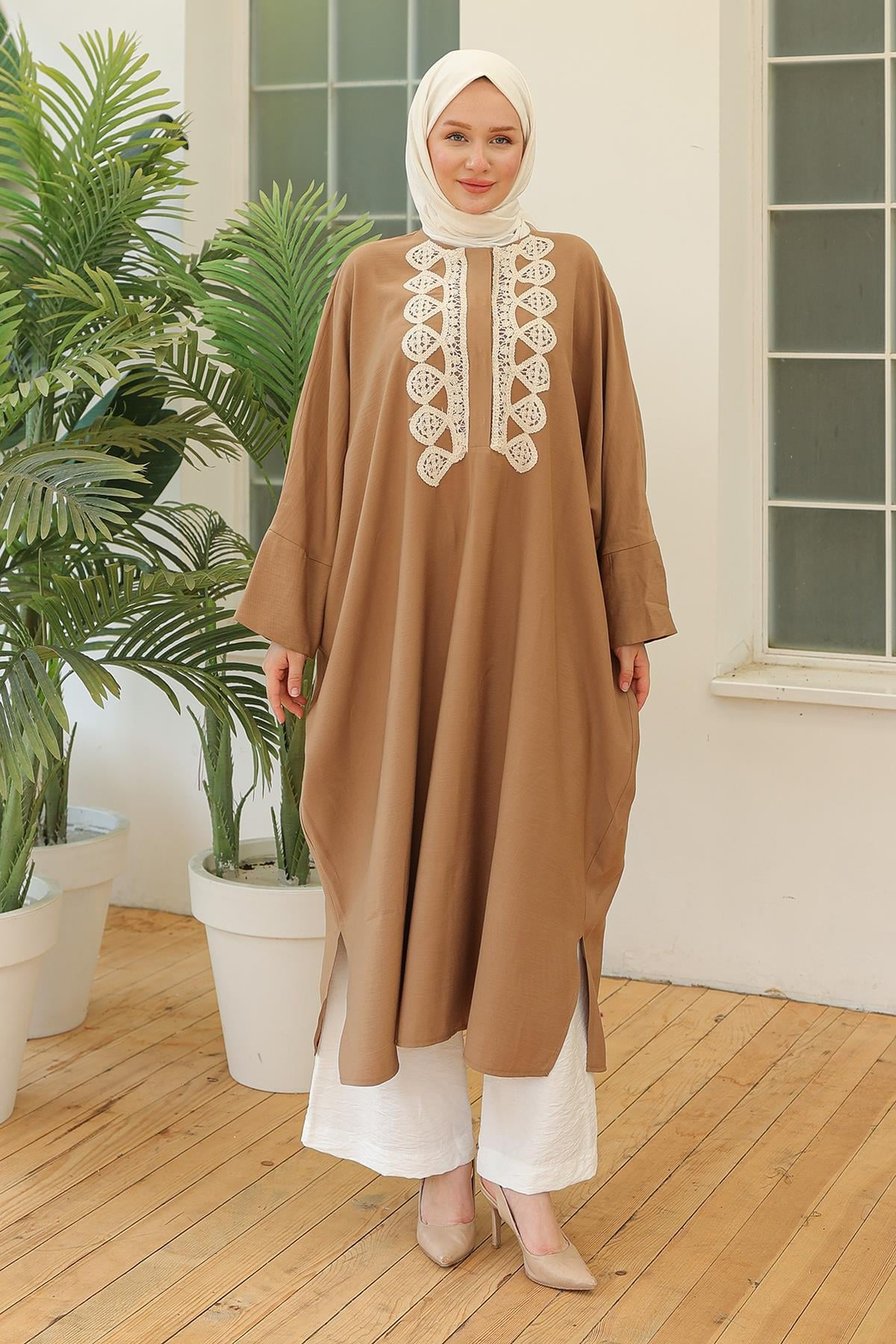 ARMİNE TREND Dantel Desenli Salaş Kesim Tunik Camel 24YT463