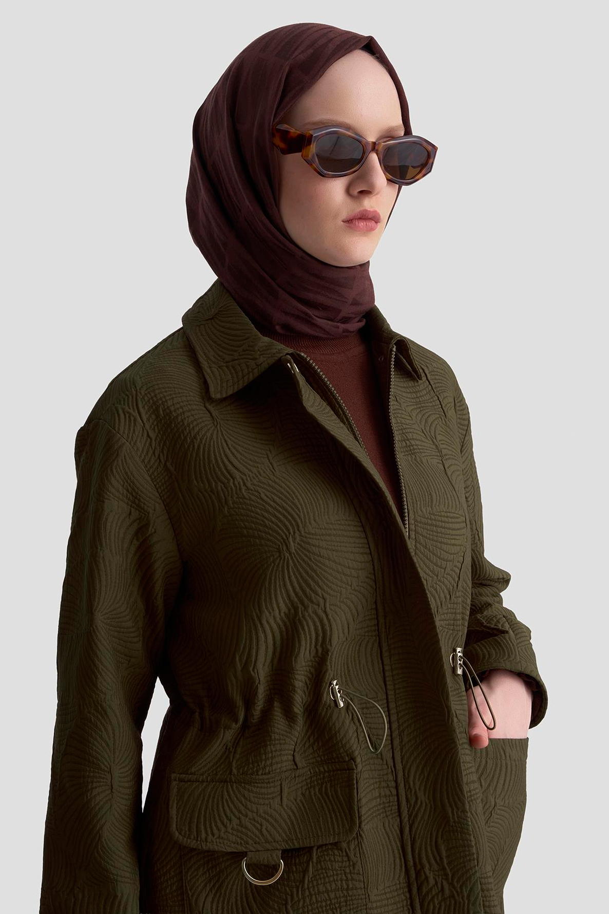 ARMİNE TREND Kabartma Desenli Belden Sıkmalı Fermuarlı Cepli Ceket Yağ Yeşili 25KT525