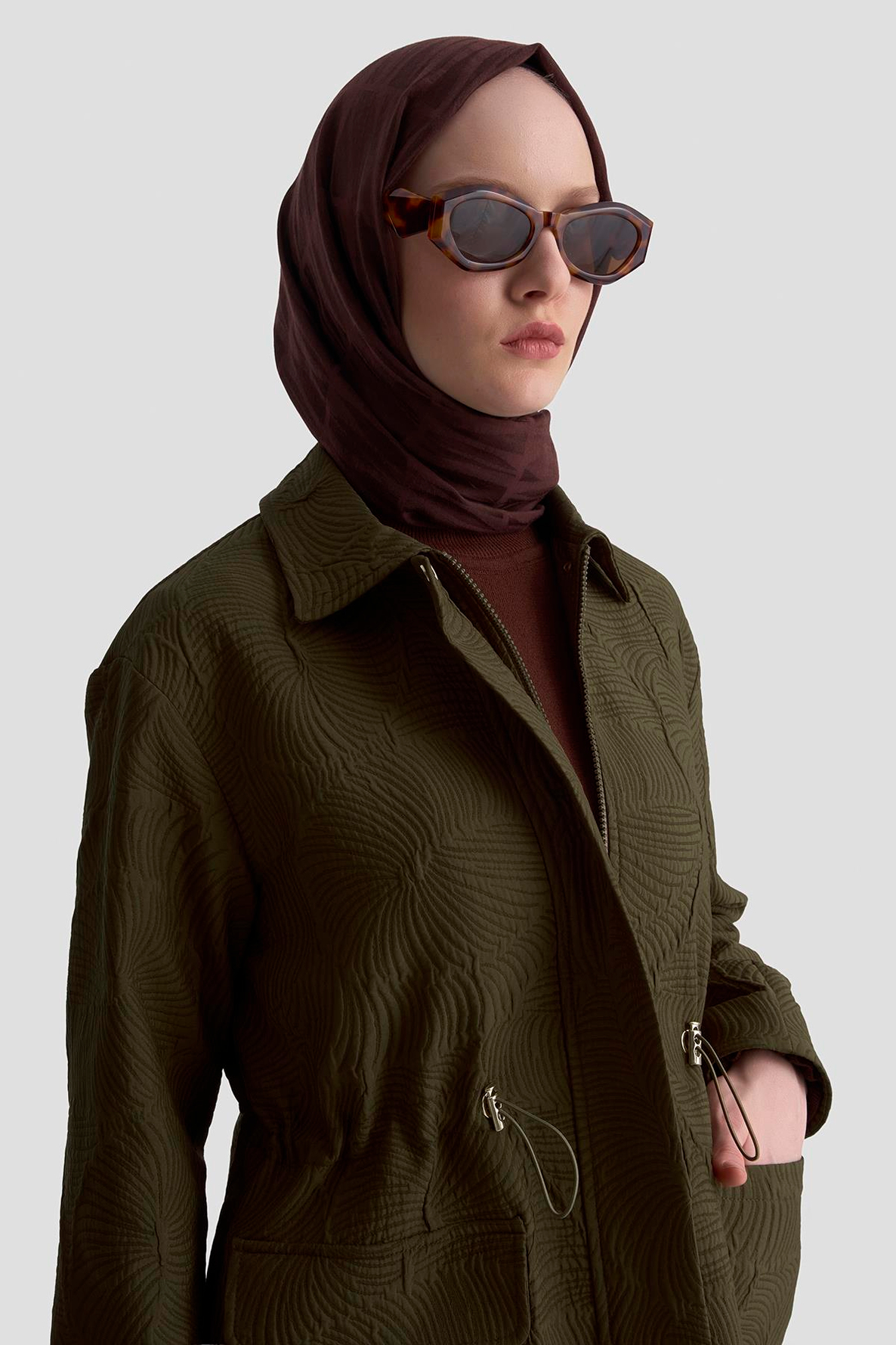 ARMİNE TREND Kabartma Desenli Belden Sıkmalı Fermuarlı Cepli Ceket Yağ Yeşili 25KT525