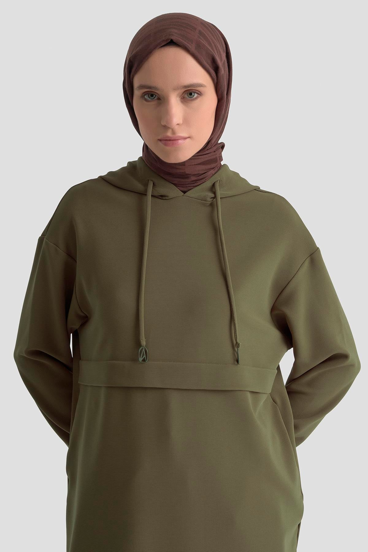 ARMİNE TREND Kapüşonlu Yandan Cepli Kolları Lastikli Fitilli Tunik Haki 25KT462
