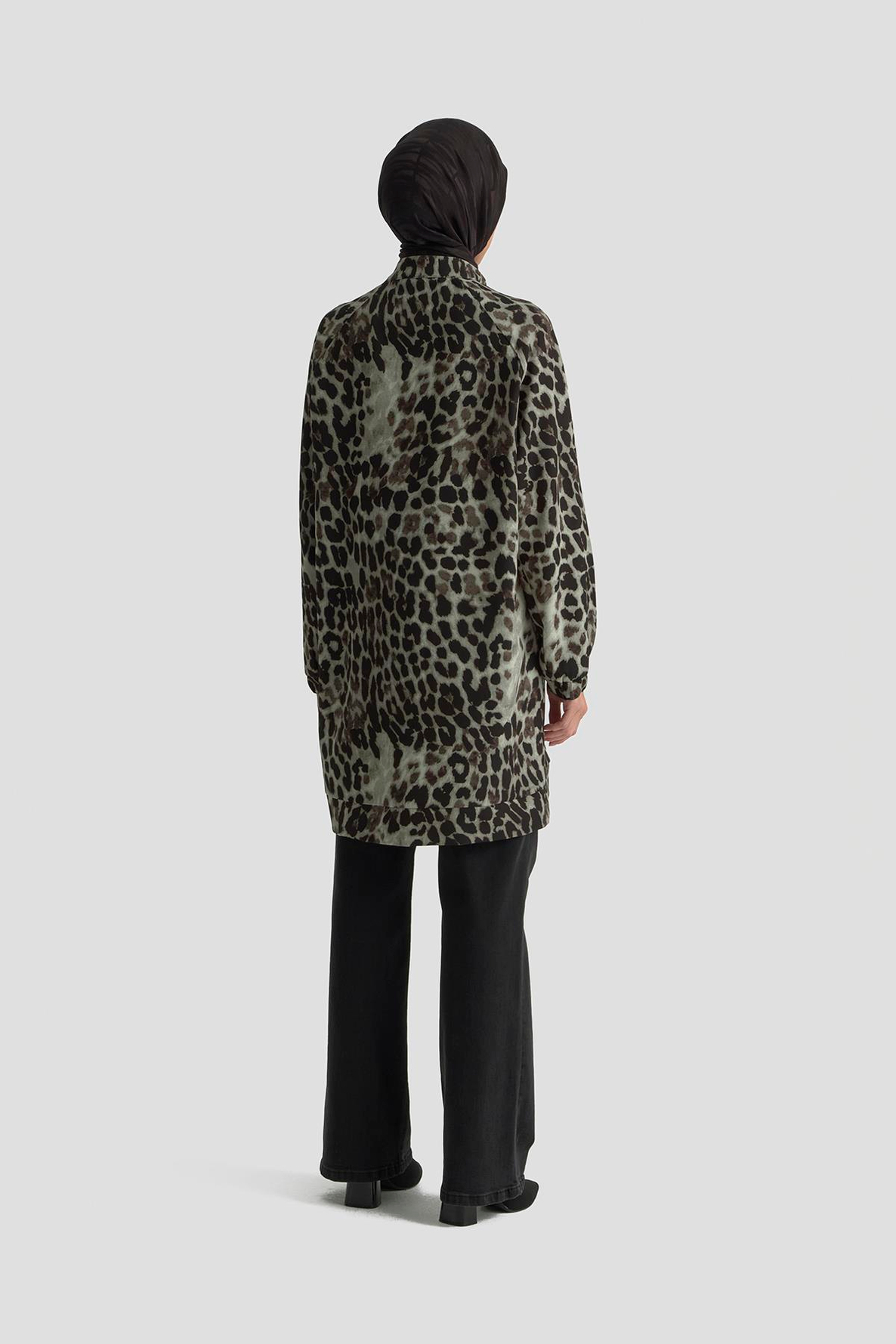 ARMİNE TREND Leopar Desenli Fermuarlı Kolları Lastikli Cepli Tunik Siyah 25KT421