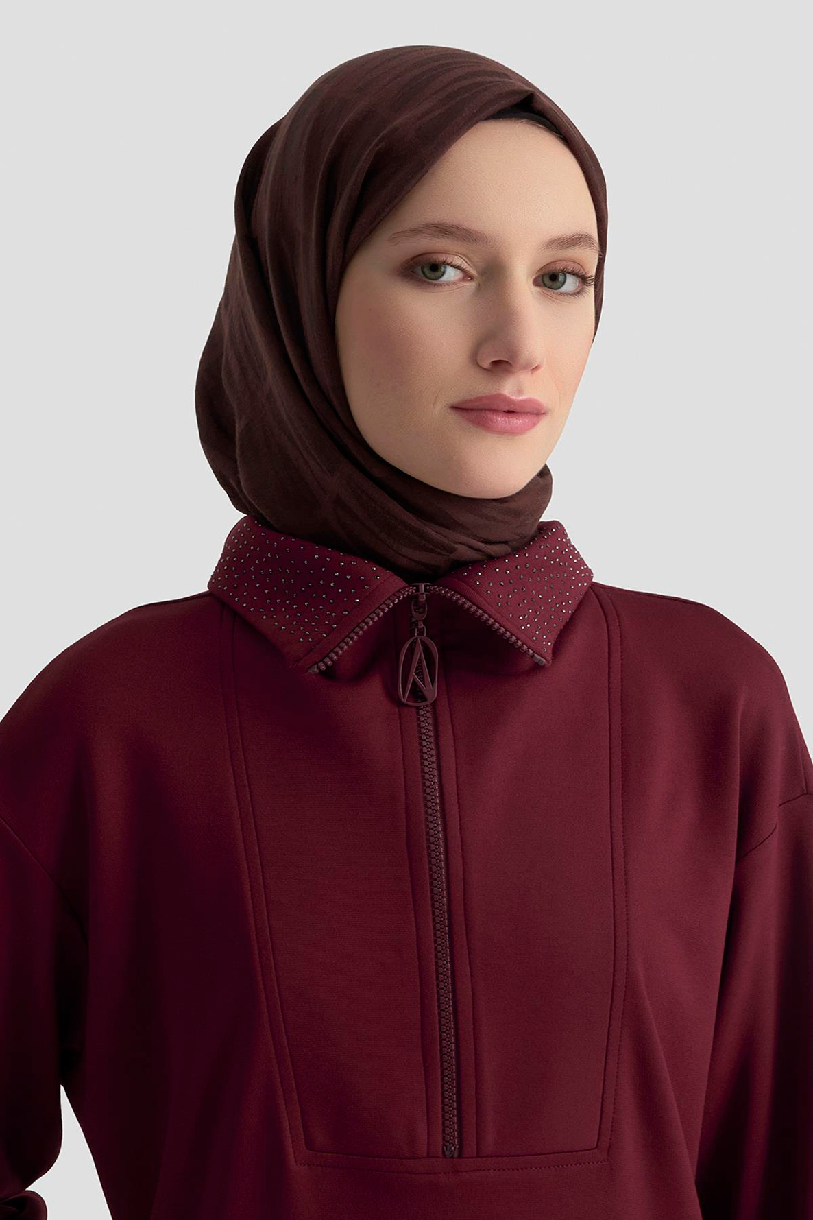 ARMİNE TREND Yakası Taş Detaylı Yarım Fermuarlı Tunik Mürdüm 25KT406