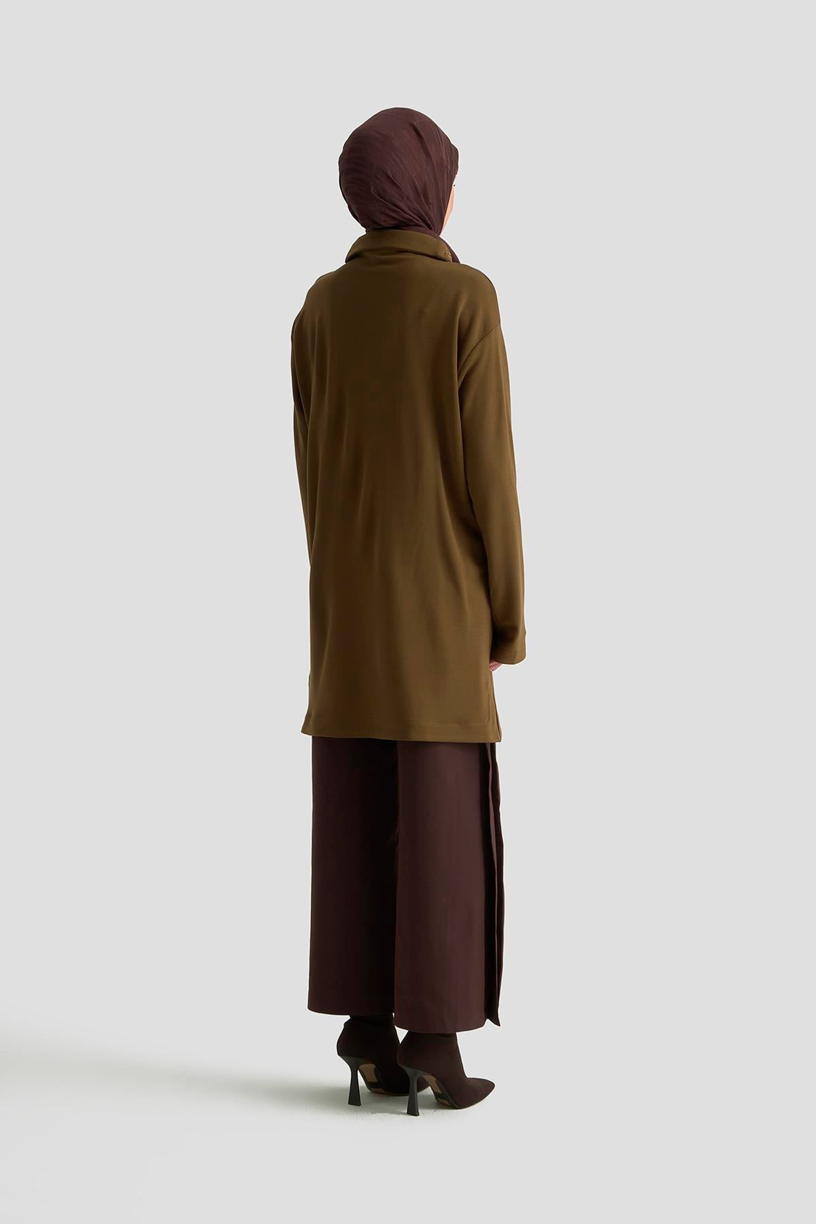 ARMİNE TREND Yakası Taş Detaylı Yarım Fermuarlı Tunik Yağ Yeşili 25KT406