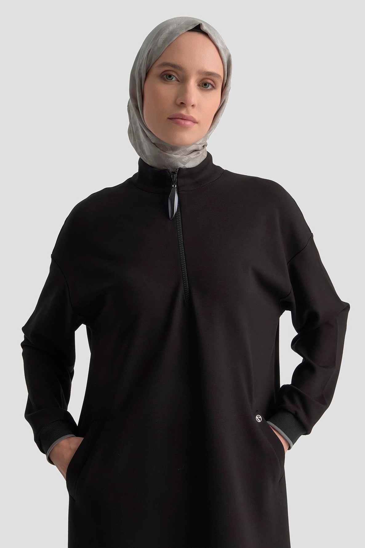 ARMİNE TREND Yarım Fermuarlı Kolları Ribanalı Cepli Örme Tunik Siyah 25KT461