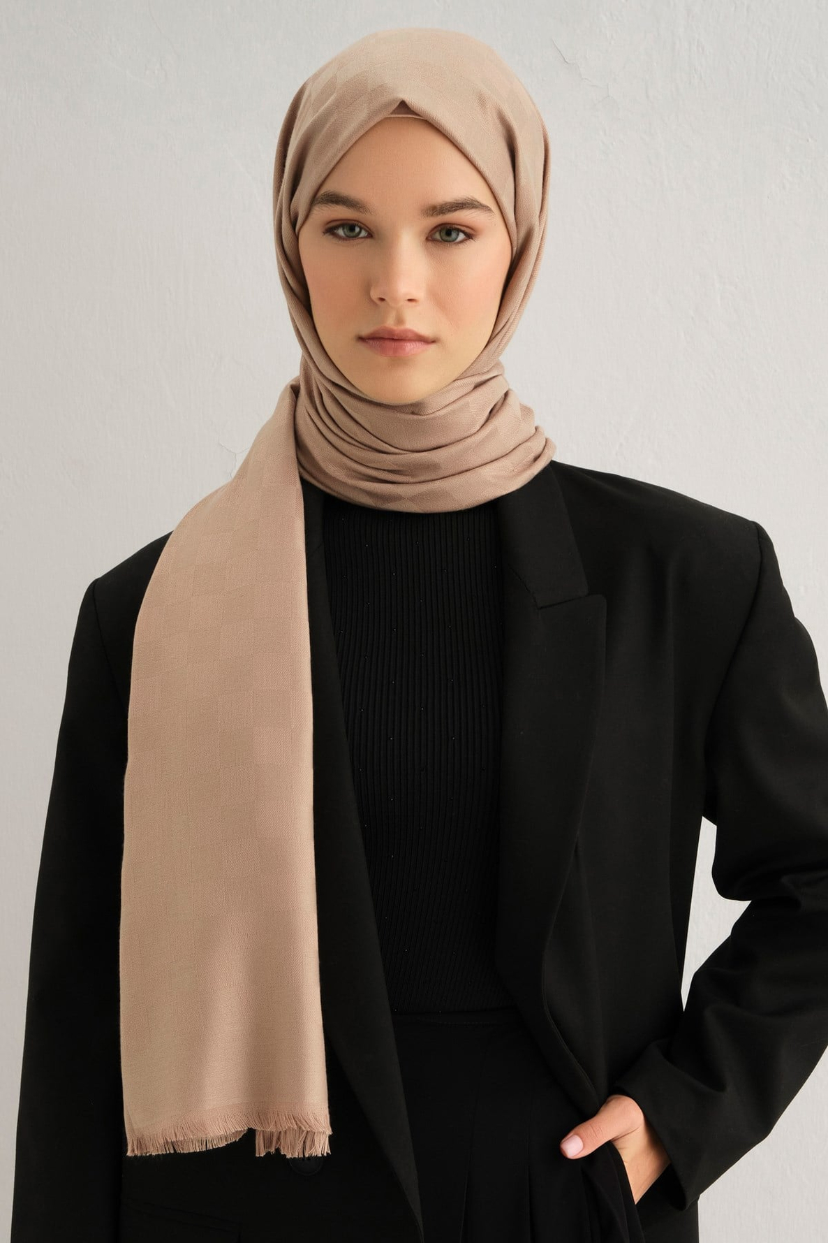 Armine Viscon Kare Desen Şal 03