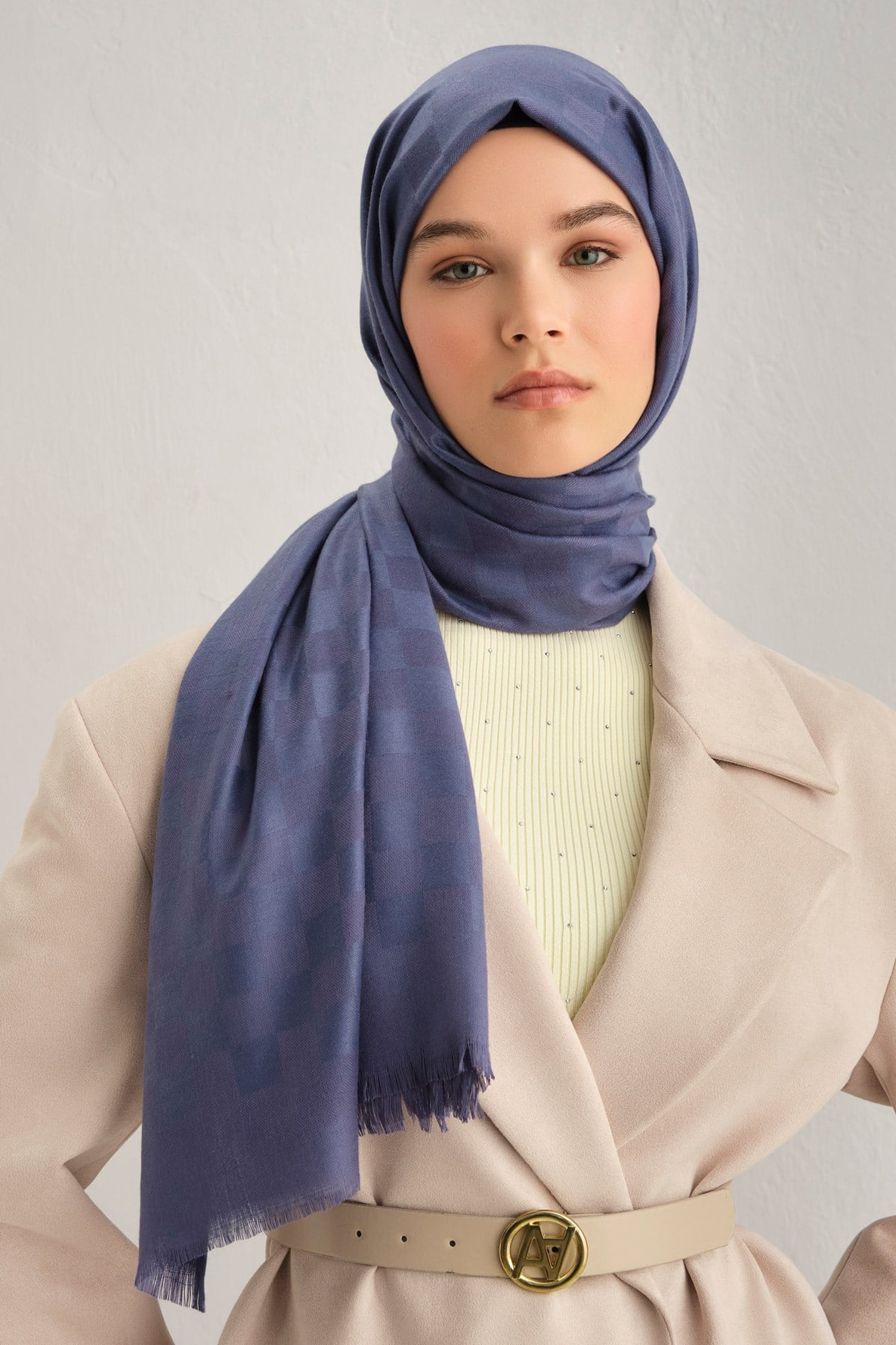 Armine Viscon Kare Desen Şal 06