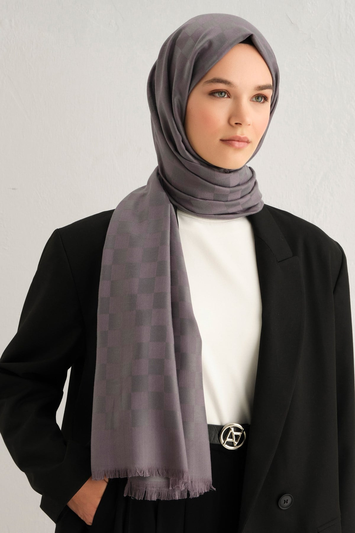 Armine Viscon Kare Desen Şal 11