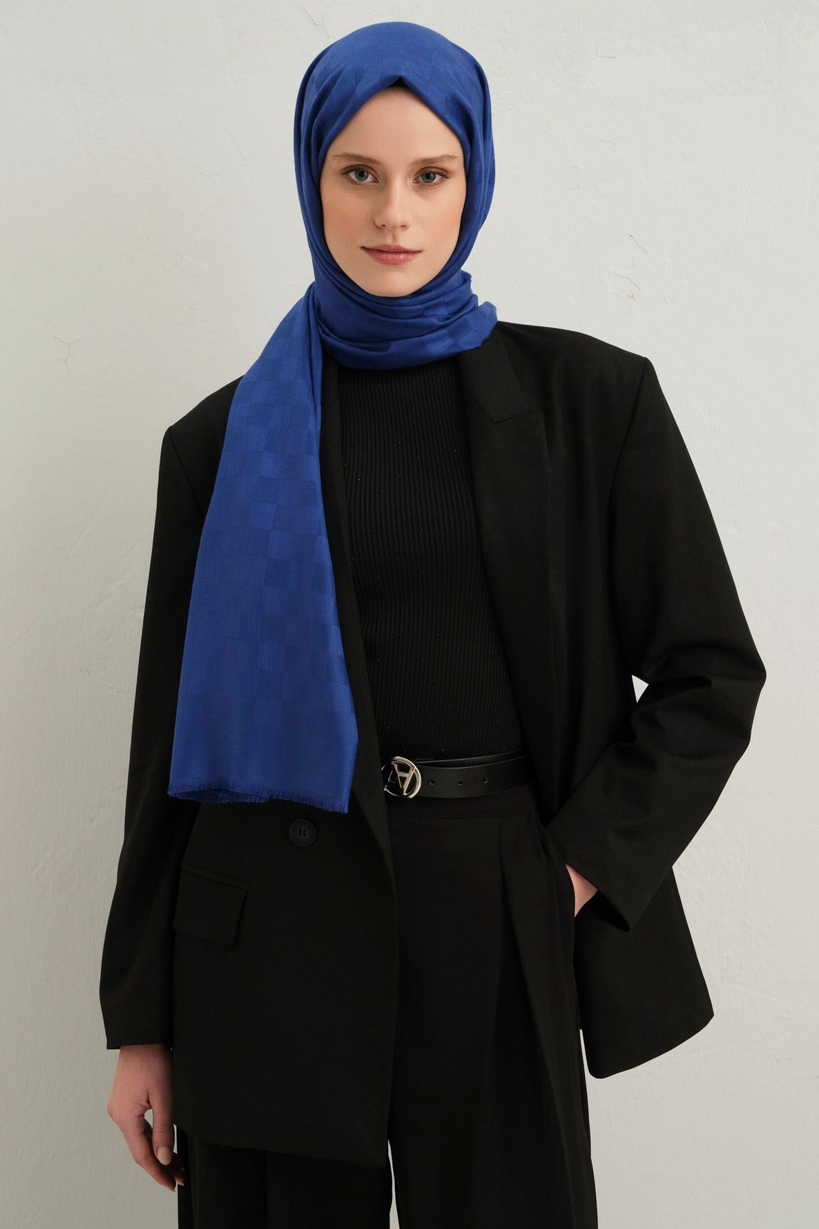 Armine Viscon Kare Desen Şal 16