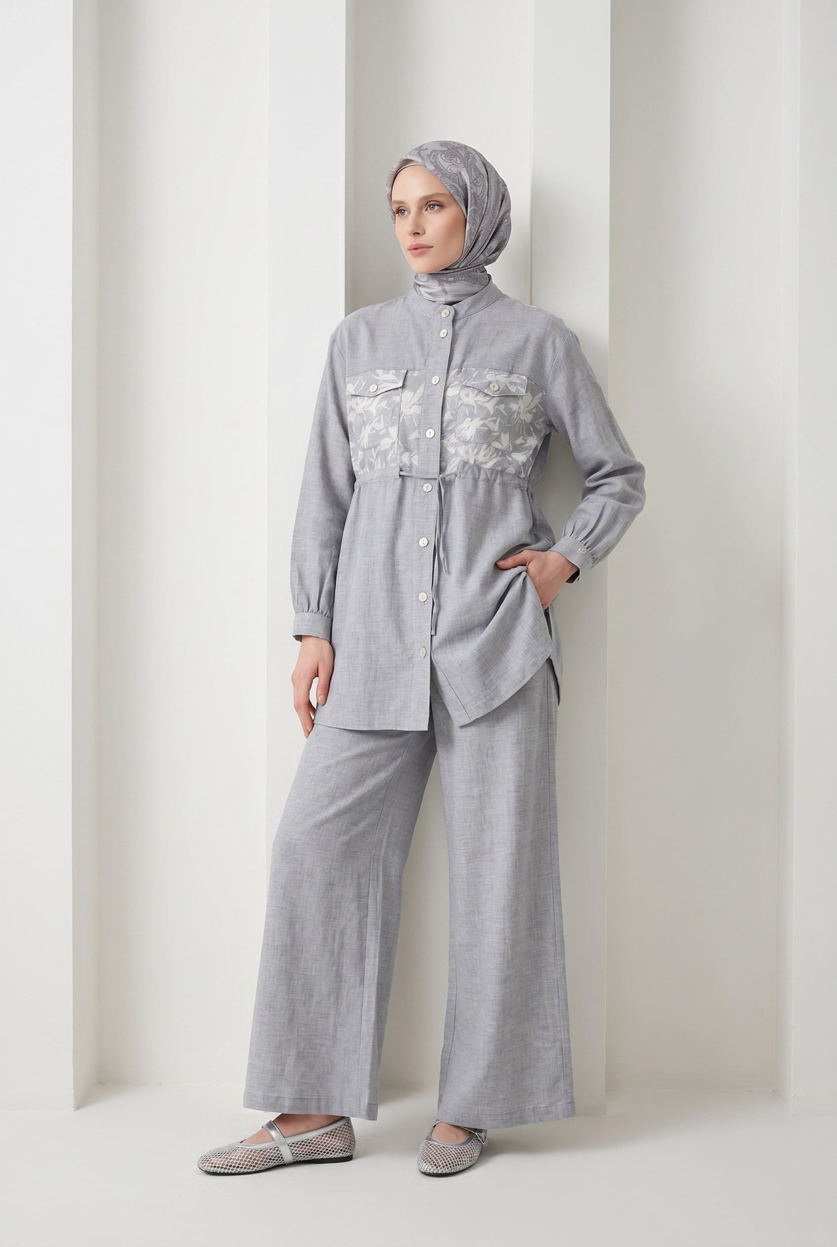 Çiçek Desenli Beli Büzgülü Tunik ve Geniş Paça Pantolonlu Takım İndigo 26YT6156