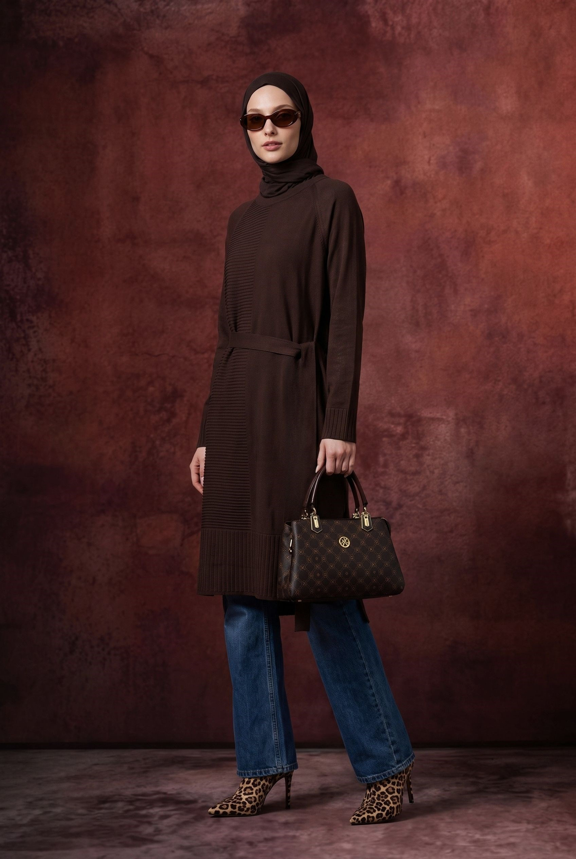 Kemer Detaylı Bisiklet Yaka Uzun Kollu Asimetrik Dokulu Triko Tunik Kahverengi 26KTD410