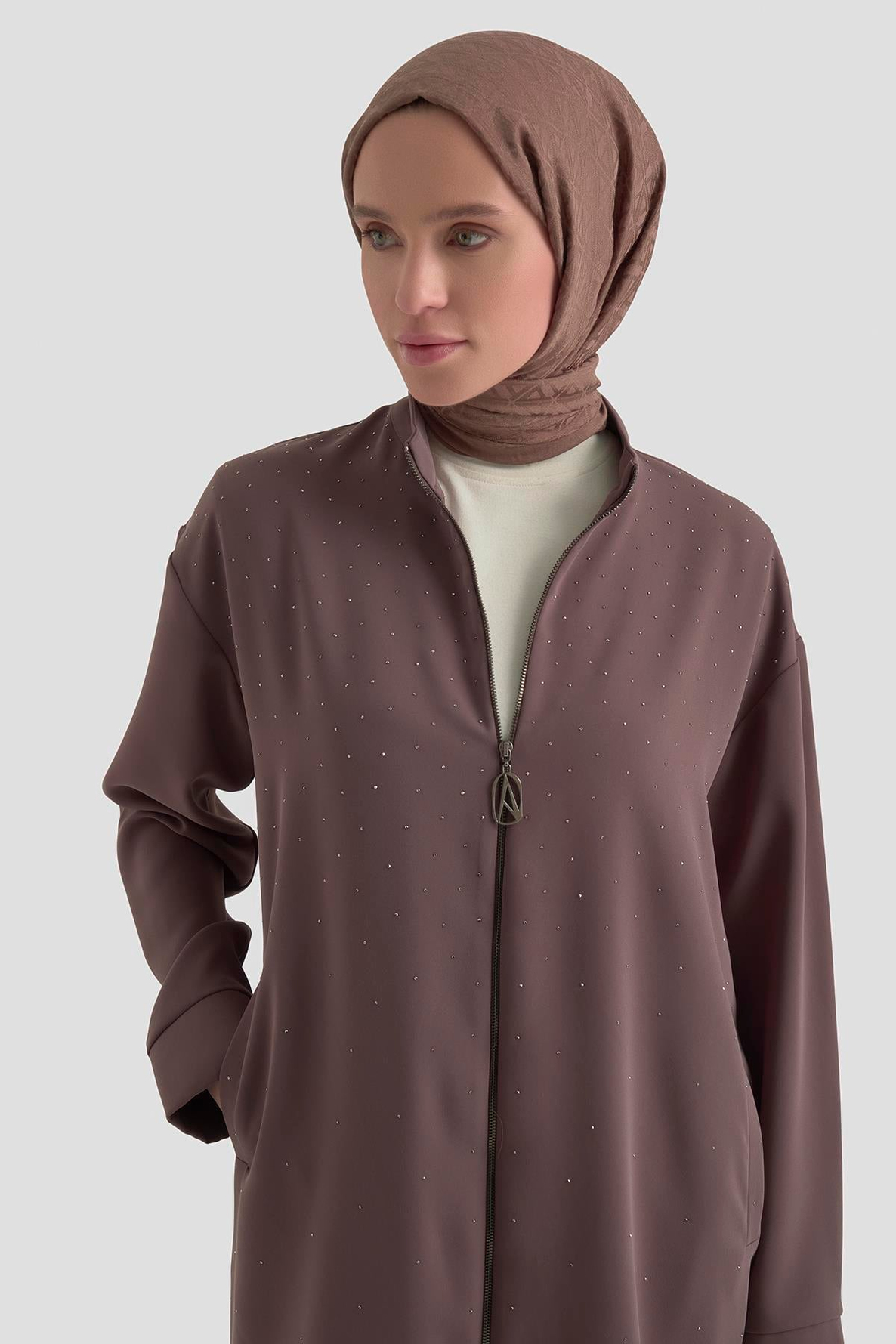 Taş Detaylı Fermuarlı Pantolonlu İkili Takım Latte 26YT625