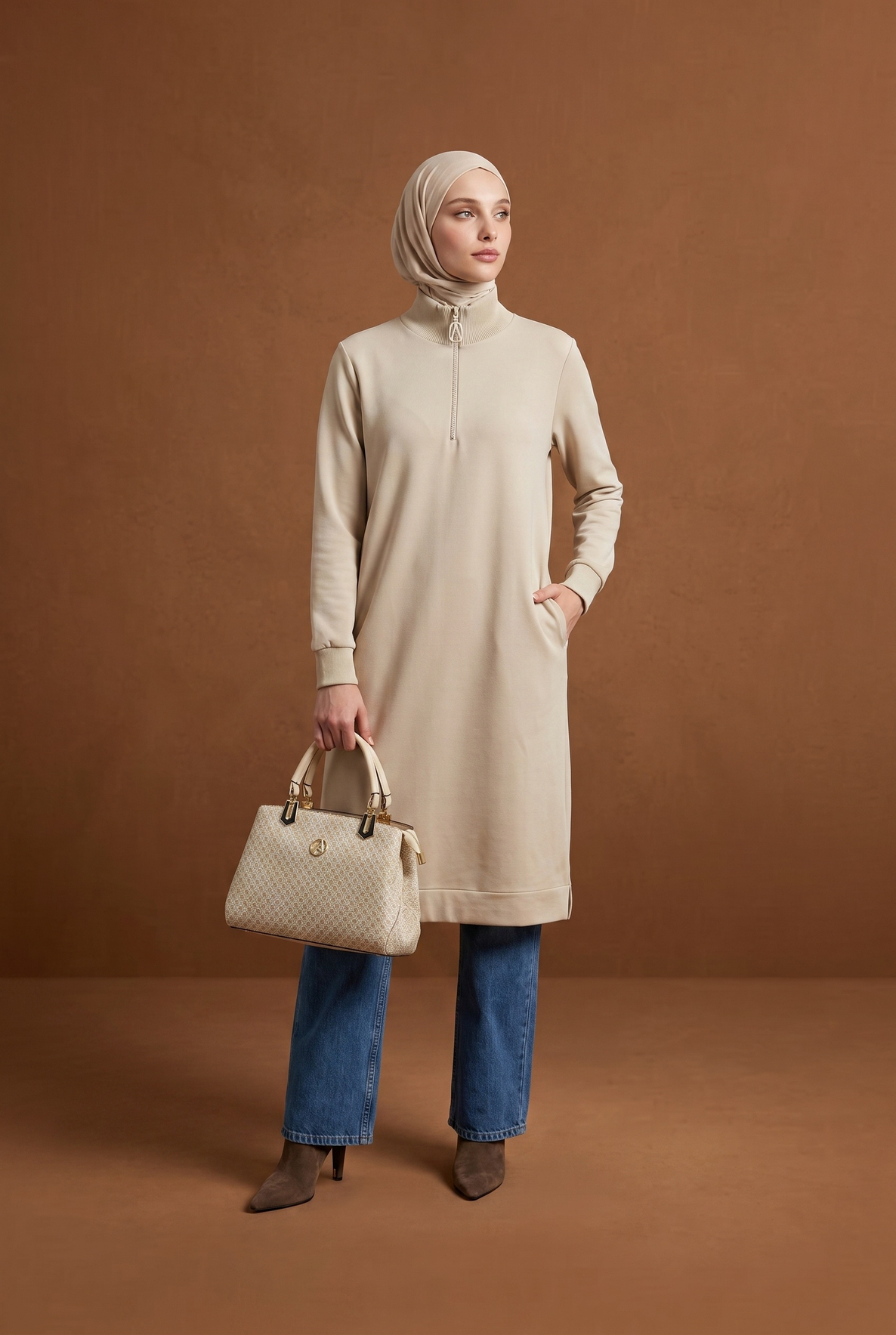 Yarım Fermuarlı Dik Yaka Uzun Kollu Rahat Kesim Basic Uzun Tunik 107 Cm Boy Bej 26KT456