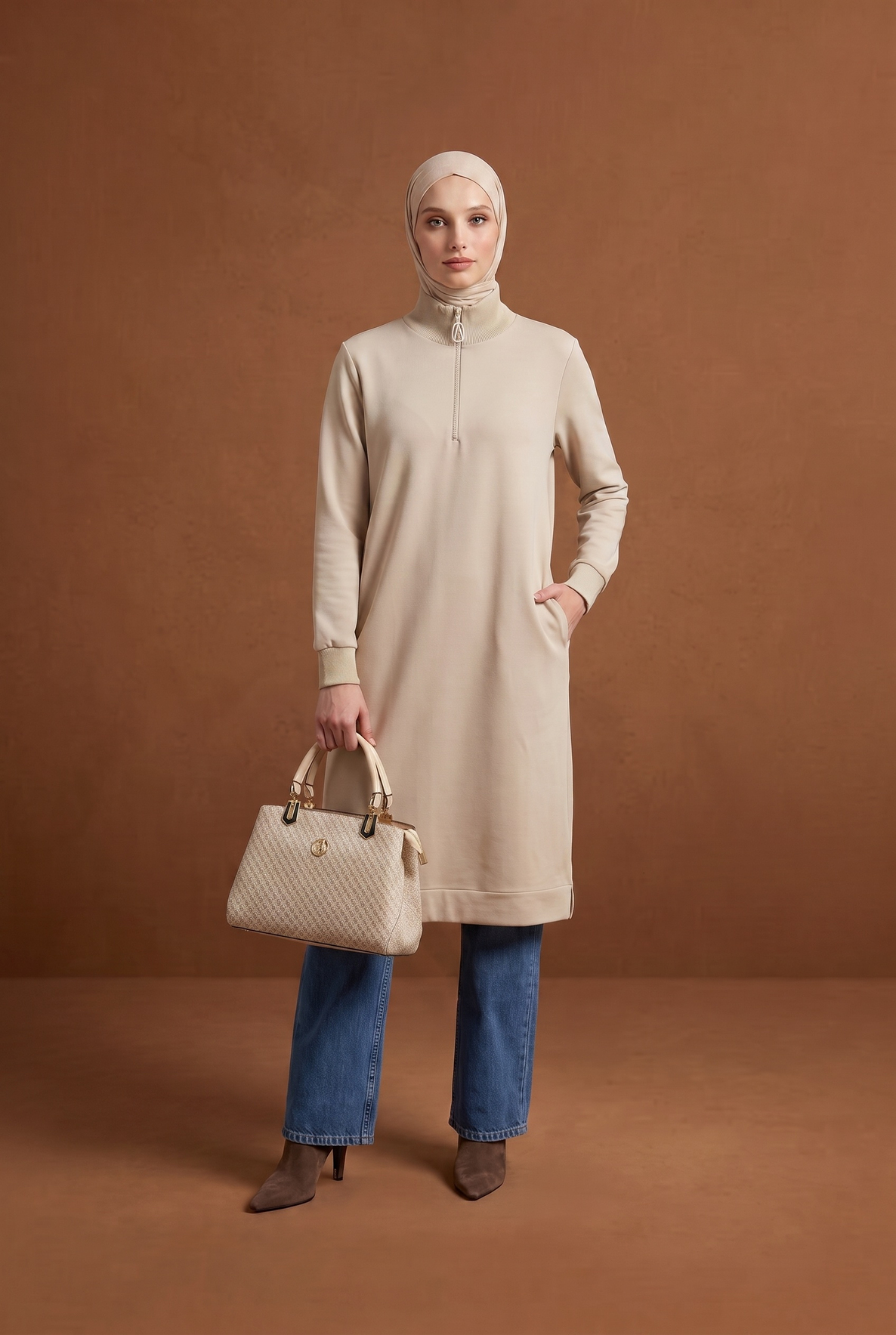 Yarım Fermuarlı Dik Yaka Uzun Kollu Rahat Kesim Basic Uzun Tunik 107 Cm Boy Bej 26KT456