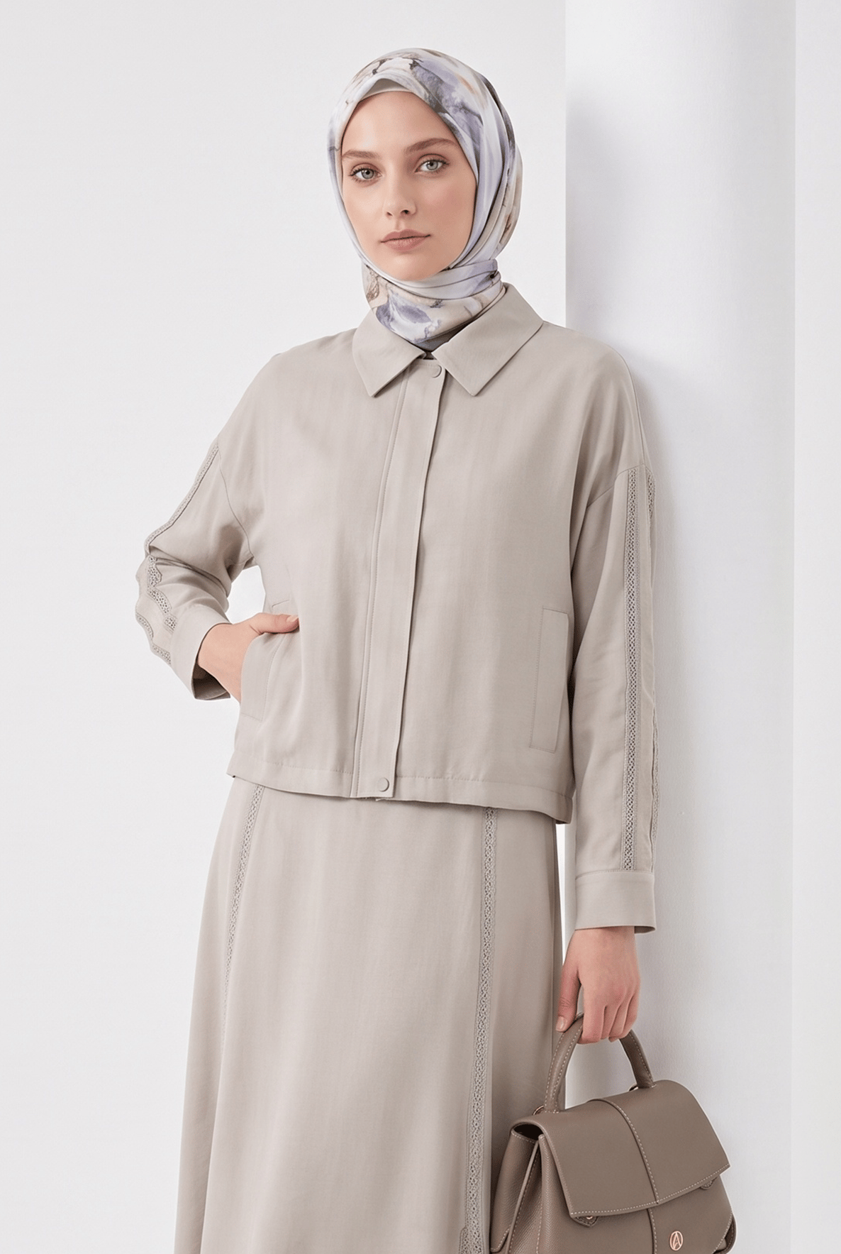 Zarif Şerit Detaylı Etekli İkili Takım Gri 26YT666