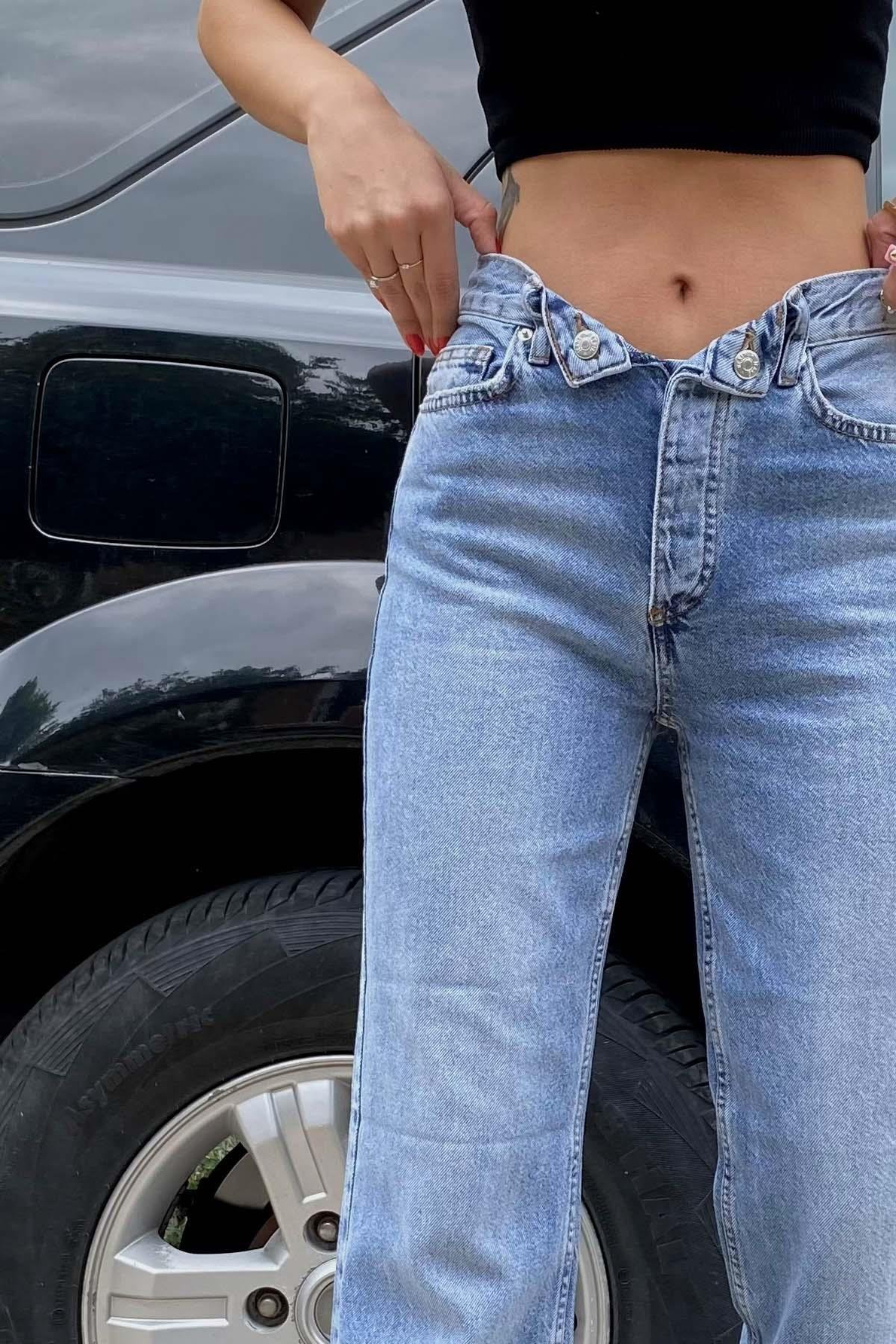 Açık Mavi Gizli Düğme Detaylı Boru Paça Jean
