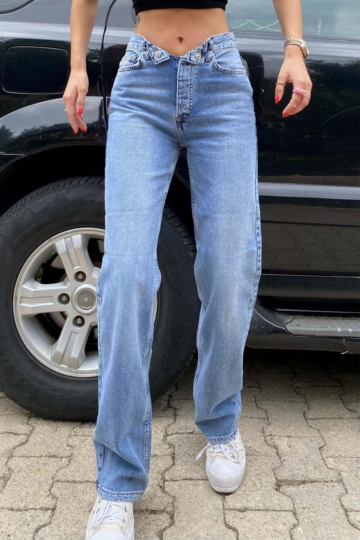 Açık Mavi Gizli Düğme Detaylı Boru Paça Jean