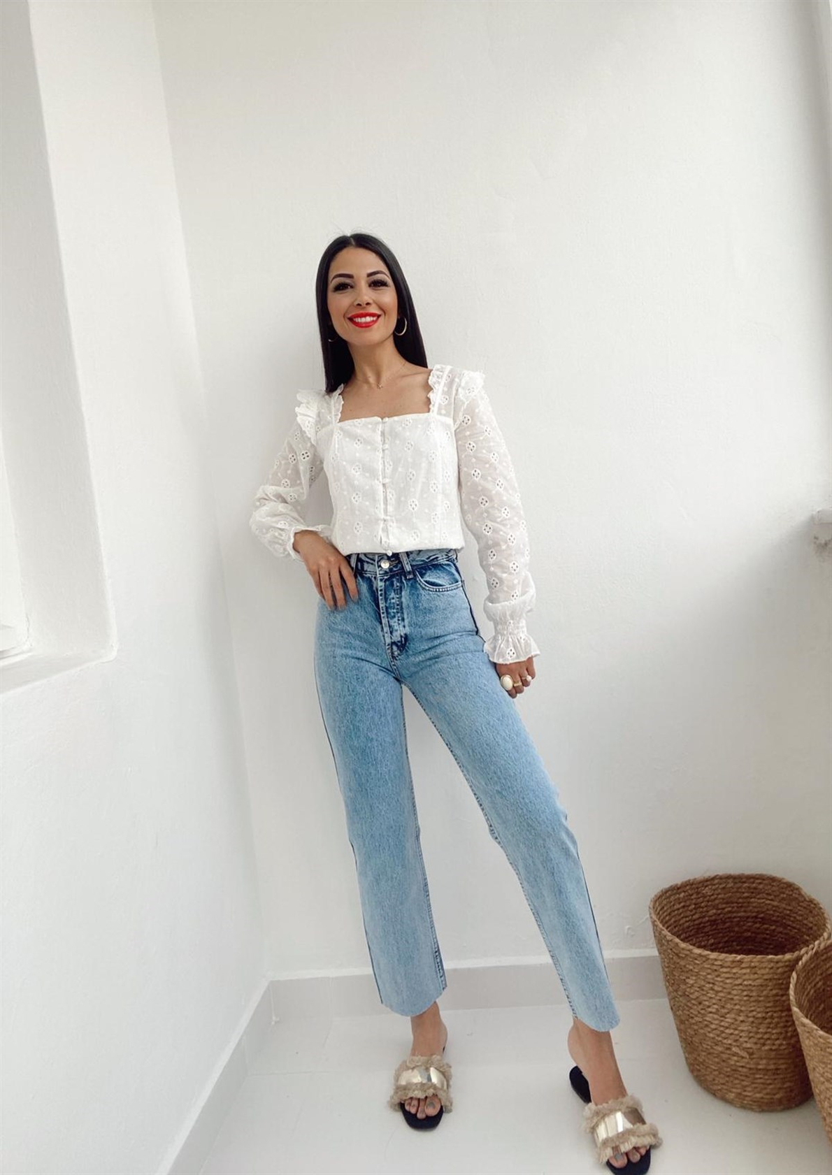 Açık Mavi Yüksek Bel Paçası Kesik Jean