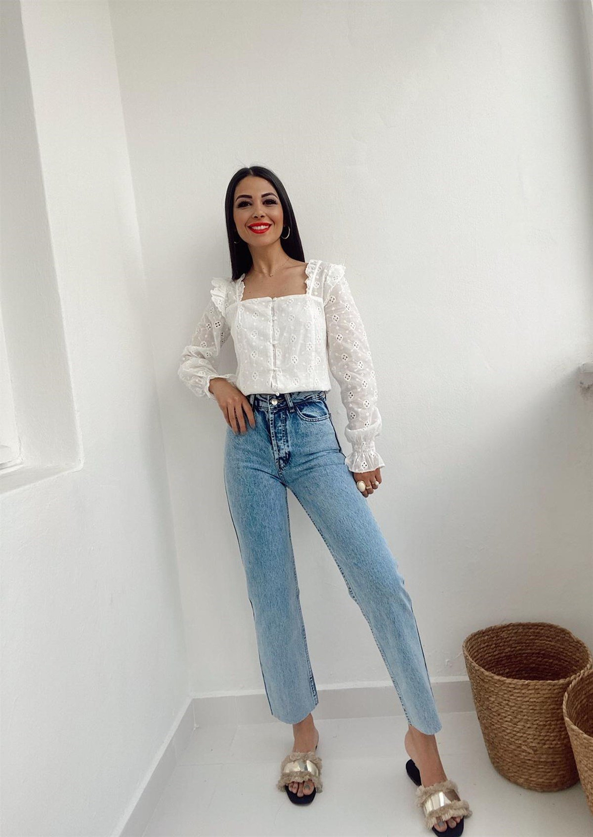 Açık Mavi Yüksek Bel Paçası Kesik Jean