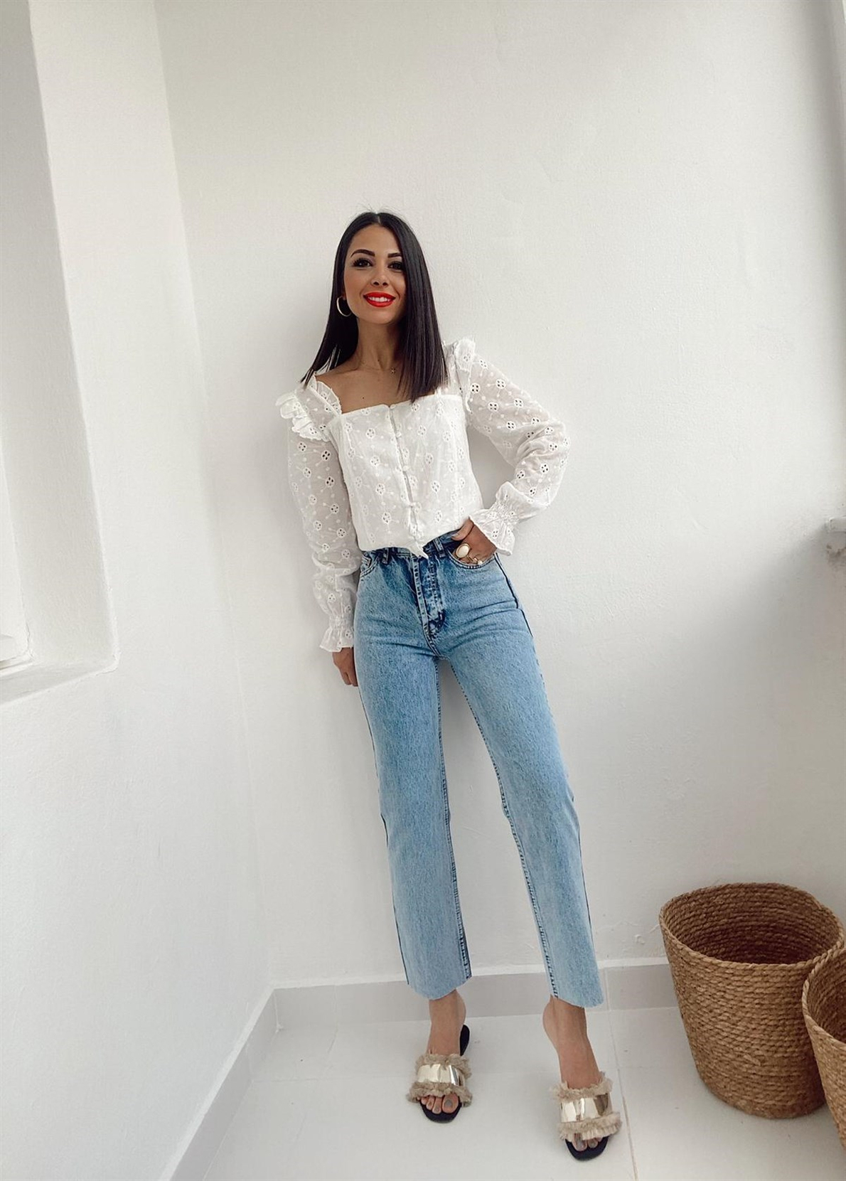 Açık Mavi Yüksek Bel Paçası Kesik Jean