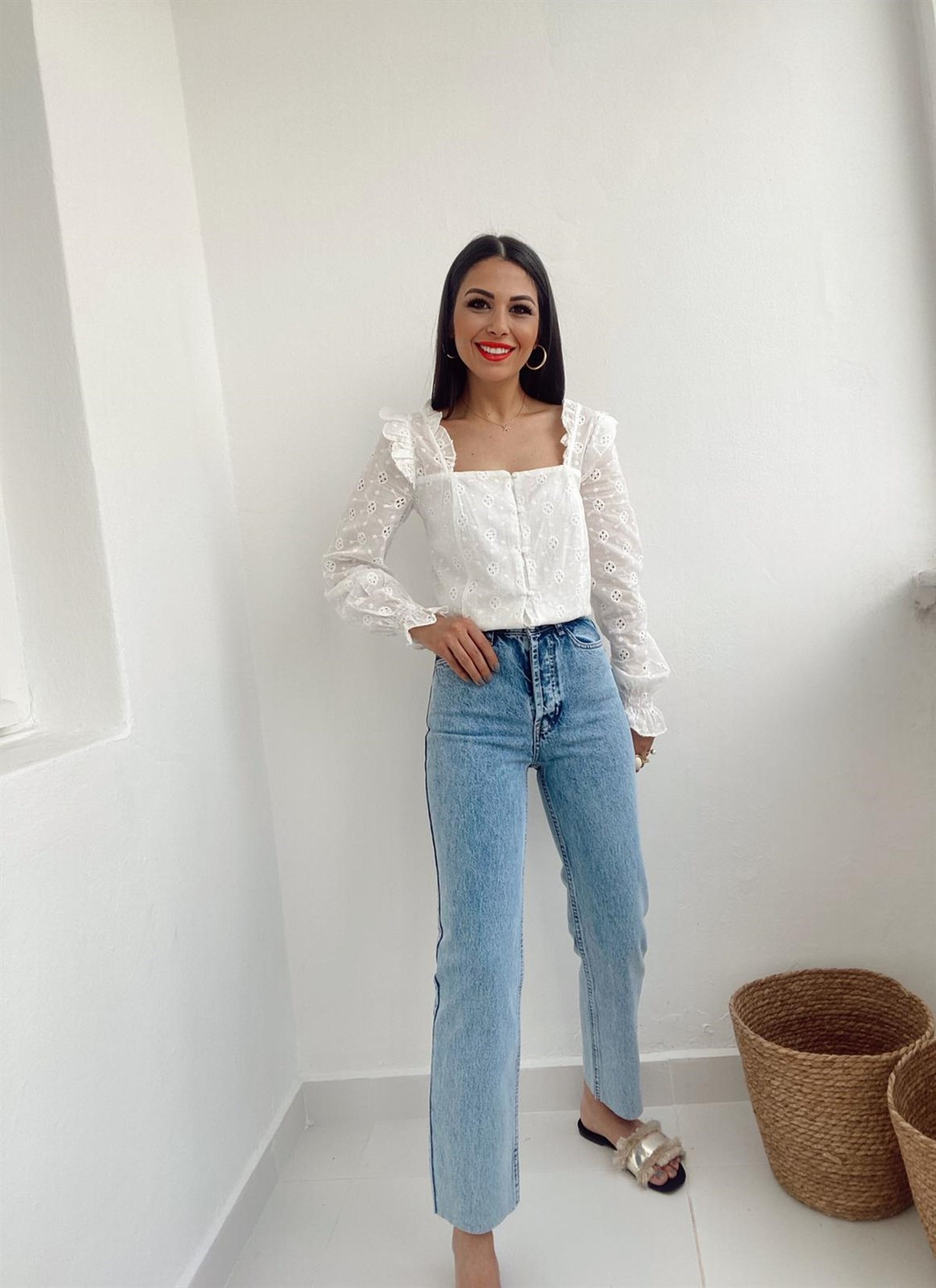 Açık Mavi Yüksek Bel Paçası Kesik Jean