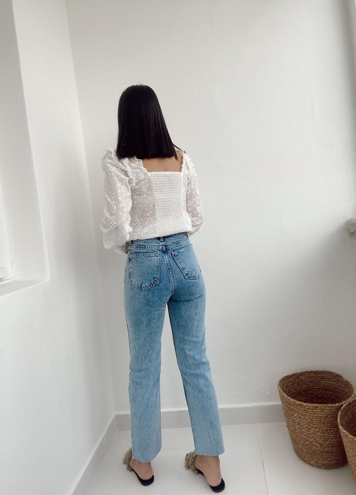 Açık Mavi Yüksek Bel Paçası Kesik Jean