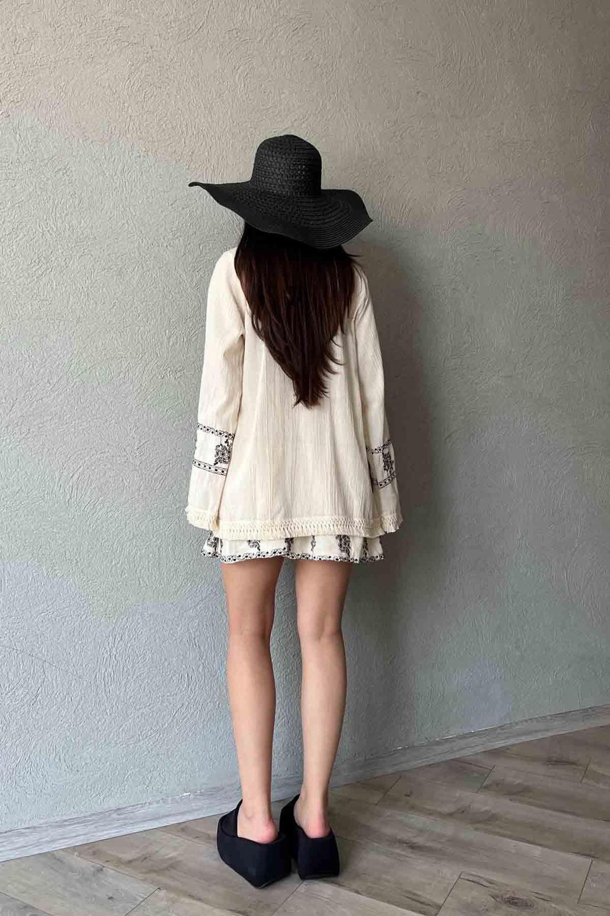 Bej Nakış Detaylı Püsküllü Kimono