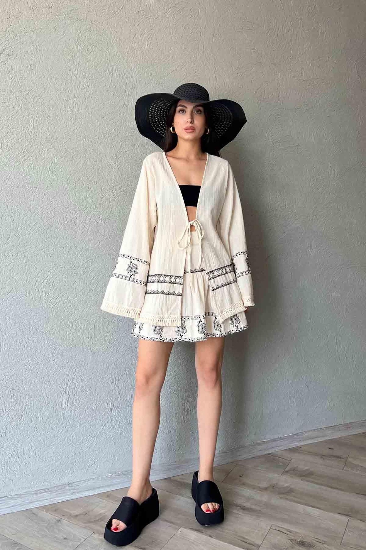 Bej Nakış Detaylı Püsküllü Kimono