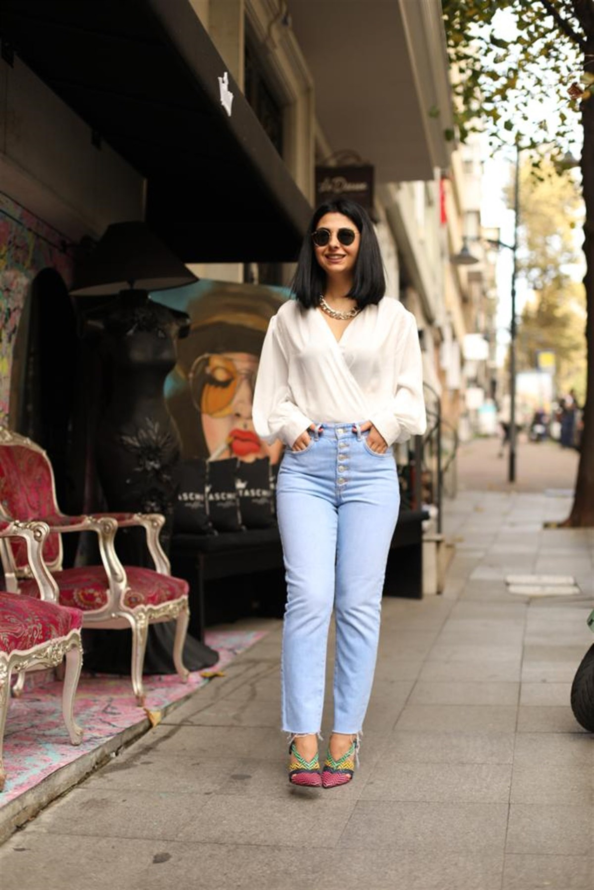 Beyaz Altı Fırfırlı Bluz