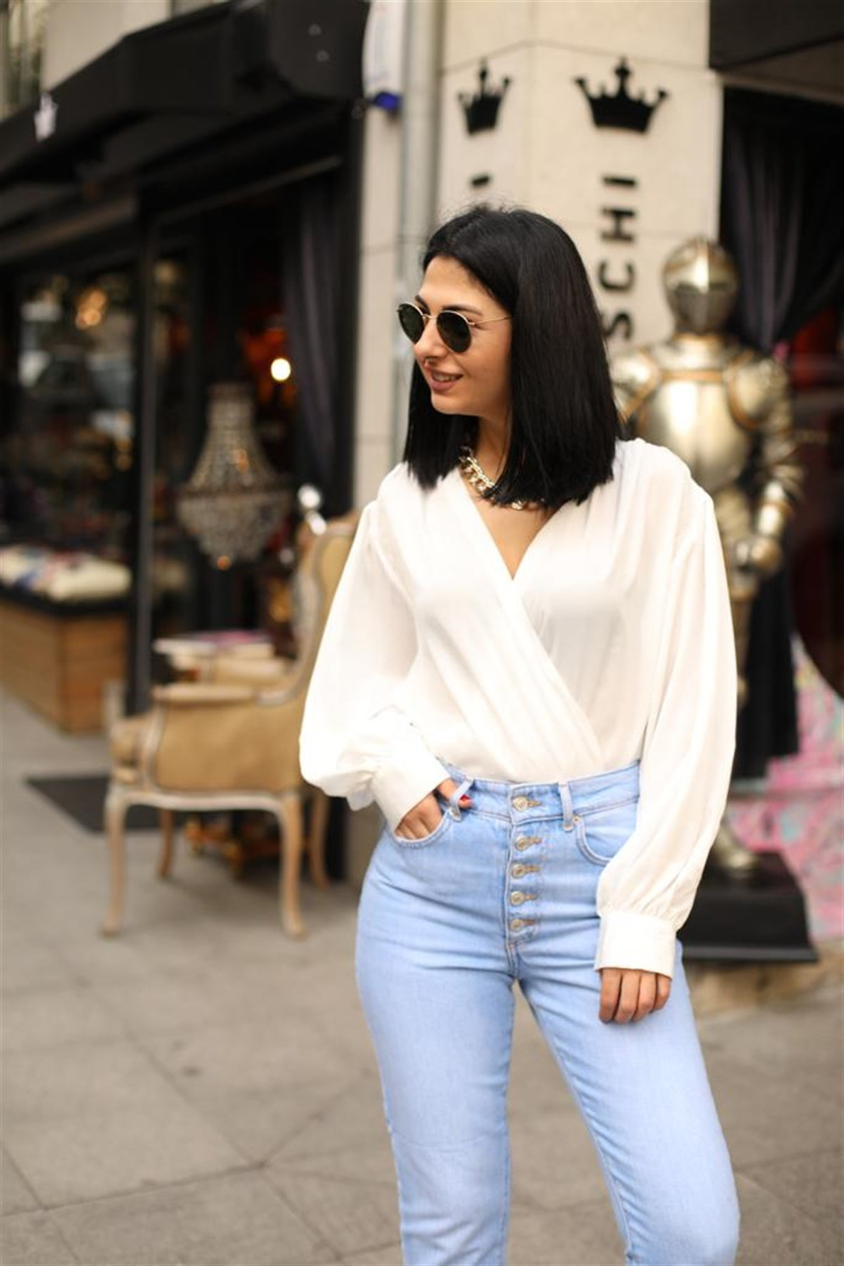 Beyaz Altı Fırfırlı Bluz