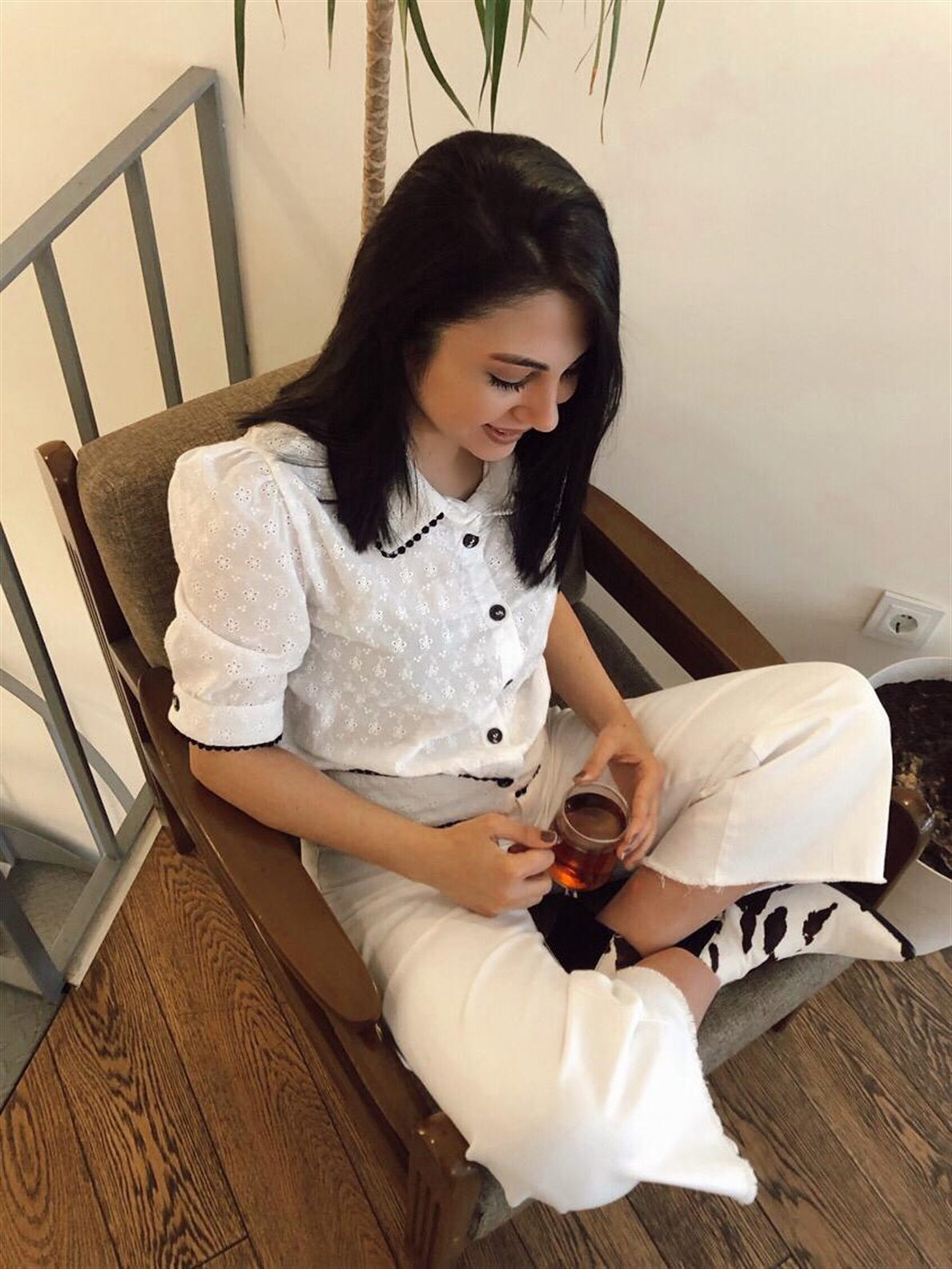 Beyaz Fisto İşleme Detaylı Bluz