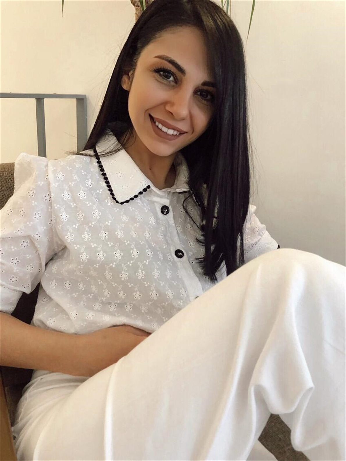 Beyaz Fisto İşleme Detaylı Bluz