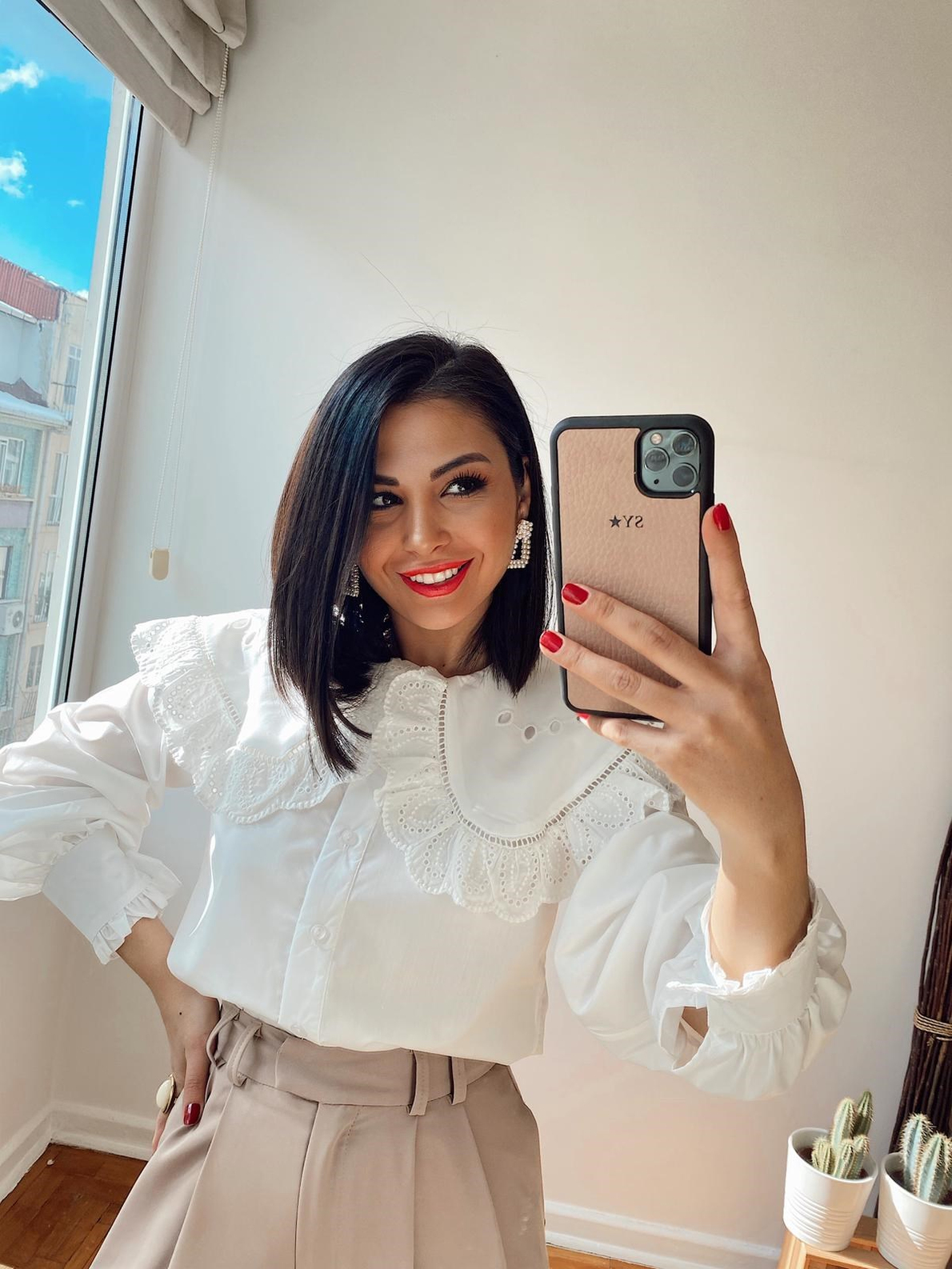 Beyaz Fistolu Bebe Yaka Gömlek